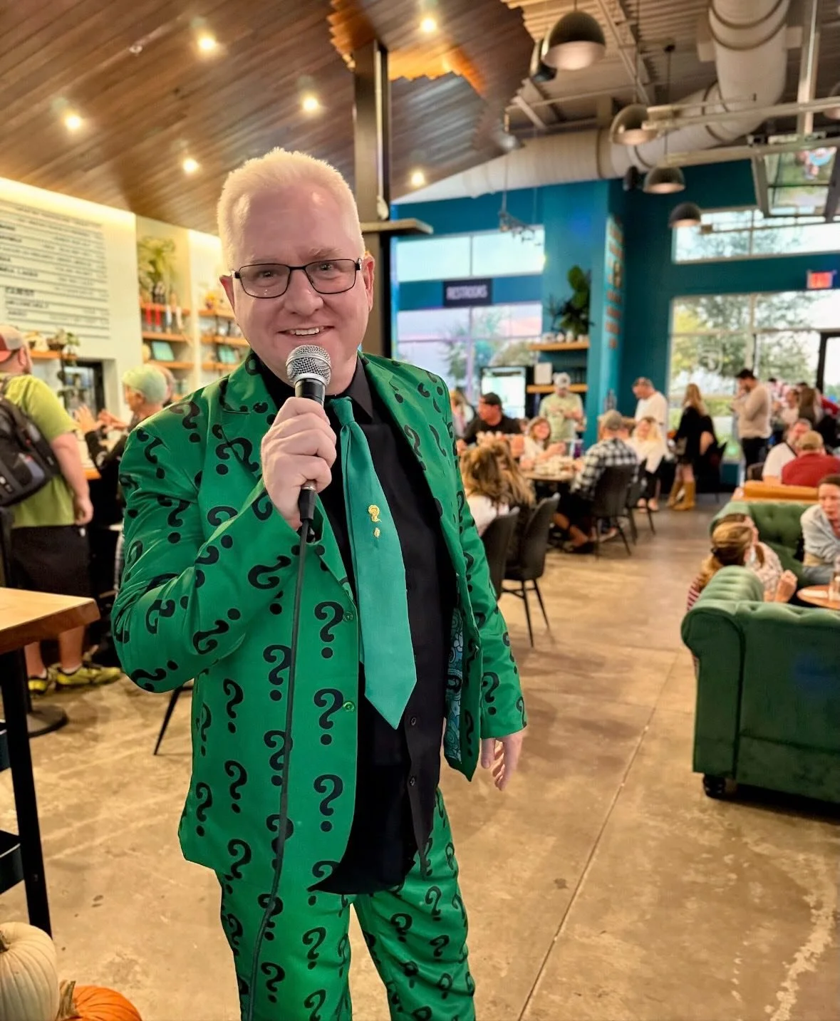 It’s spooky season — and the monsters are ready to boogie! π§‍βοΈπΊπ
Join us for a thrilling night of Jukebox Bingo, where your favorite Halloween hits and classic tunes meet fun prizes and cold brews! 
πΆ Dance, sing, and play alon