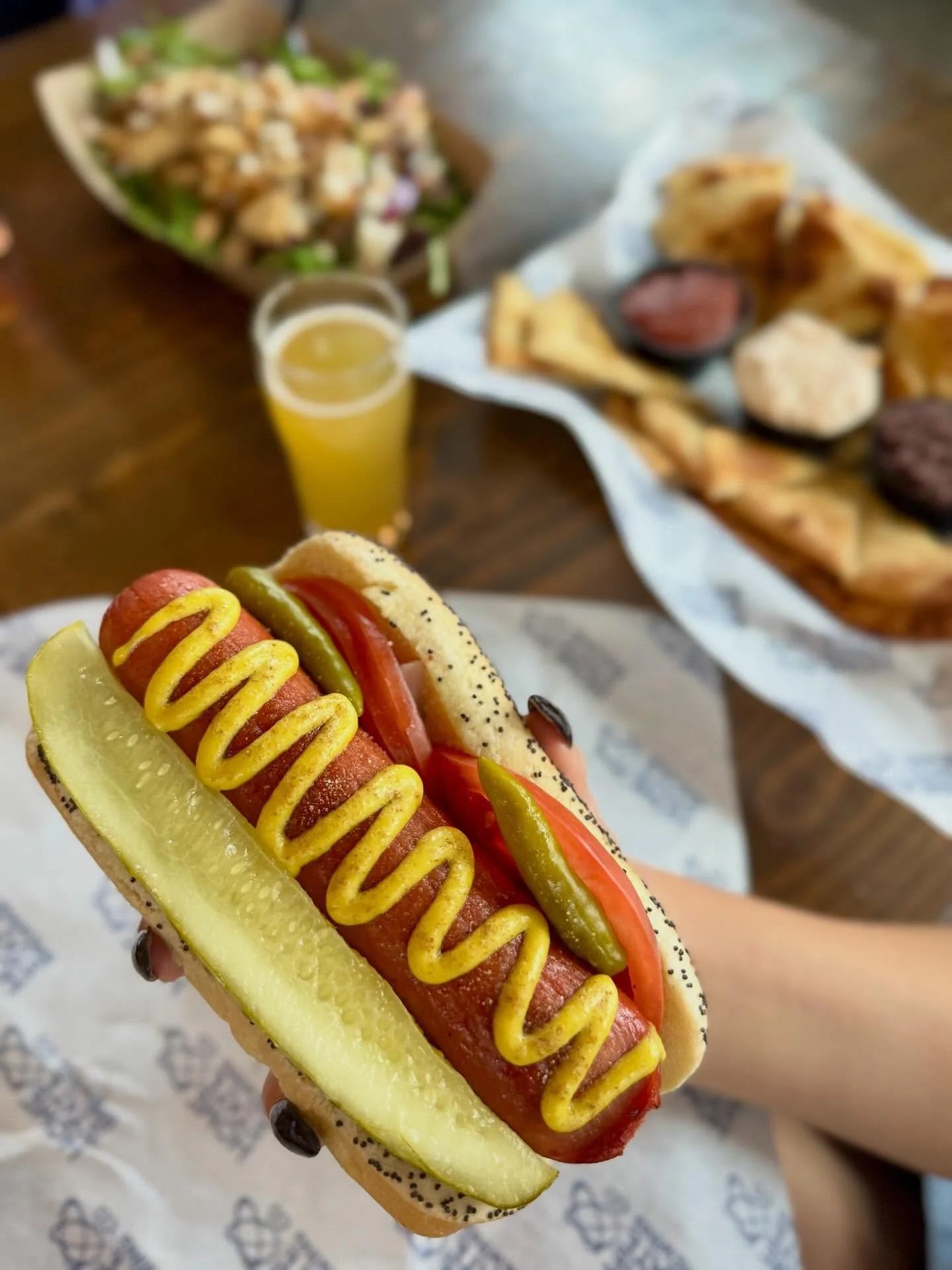 Lunch never looked so good π€€
Any sando or hot dog + a pint = $17 πΊ
Lunch combo available ’til 4PM — come hungry!
Then stick around…
π©Έ TONIGHT: Twilight Trivia & Market 6–9PM
π» TOMORROW: Closing early at 5PM for a pri