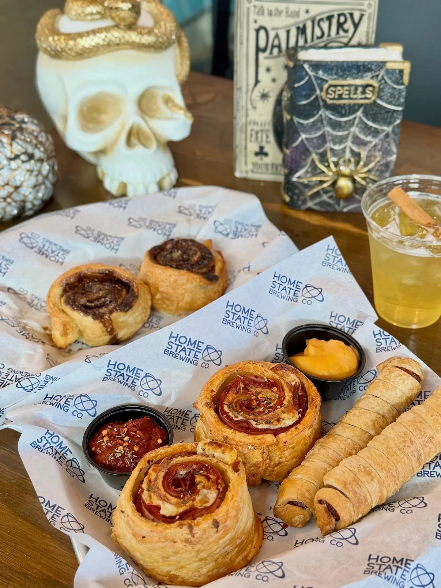 The portal to Halloweentown opens TOMORROW 👀 8&ndash;11PM | 21+ Only

🪄 Cast your spells &amp; sip your fizz
🌭 Snack like a Cromwell
🍥 Dance like Benny&rsquo;s driving

Costumes, beer, and a little Halloween magic await ✨