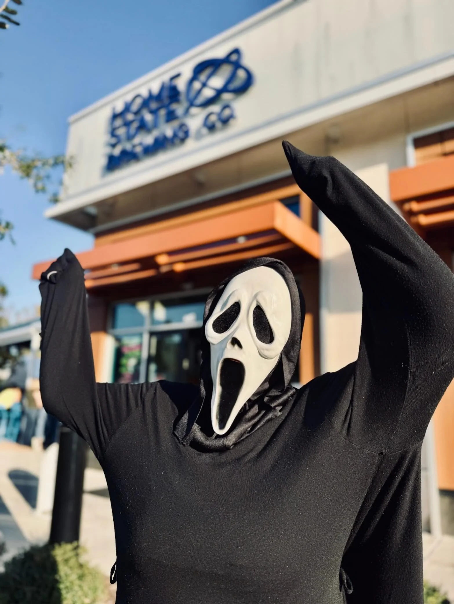What&rsquo;s your favorite scary movie? 🔪👻 HSB has a killer lineup this week and you won&rsquo;t want to miss it!

&spades;️ TONIGHT &mdash; Poker League at 6:30PM 🔪 TOMORROW&mdash; Scary Movies Franchise Trivia at 7PM
🎤 Thursday &mdash; James&rs