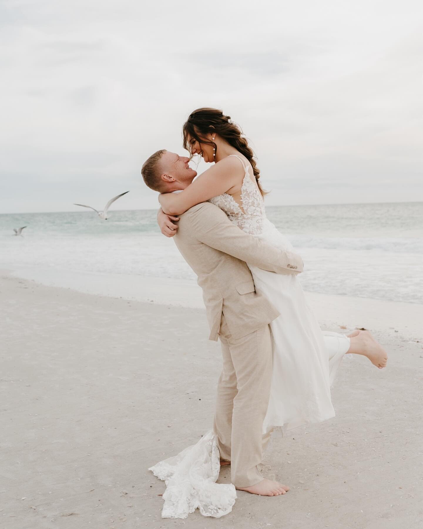 My last wedding of 2023 was on the beach of Anna Maria Island and I couldn&rsquo;t have asked for a better end to the season. Spending the day with Hayley &amp; Brandon was such a dream!!

The love they have for each other is undeniable and I would&r