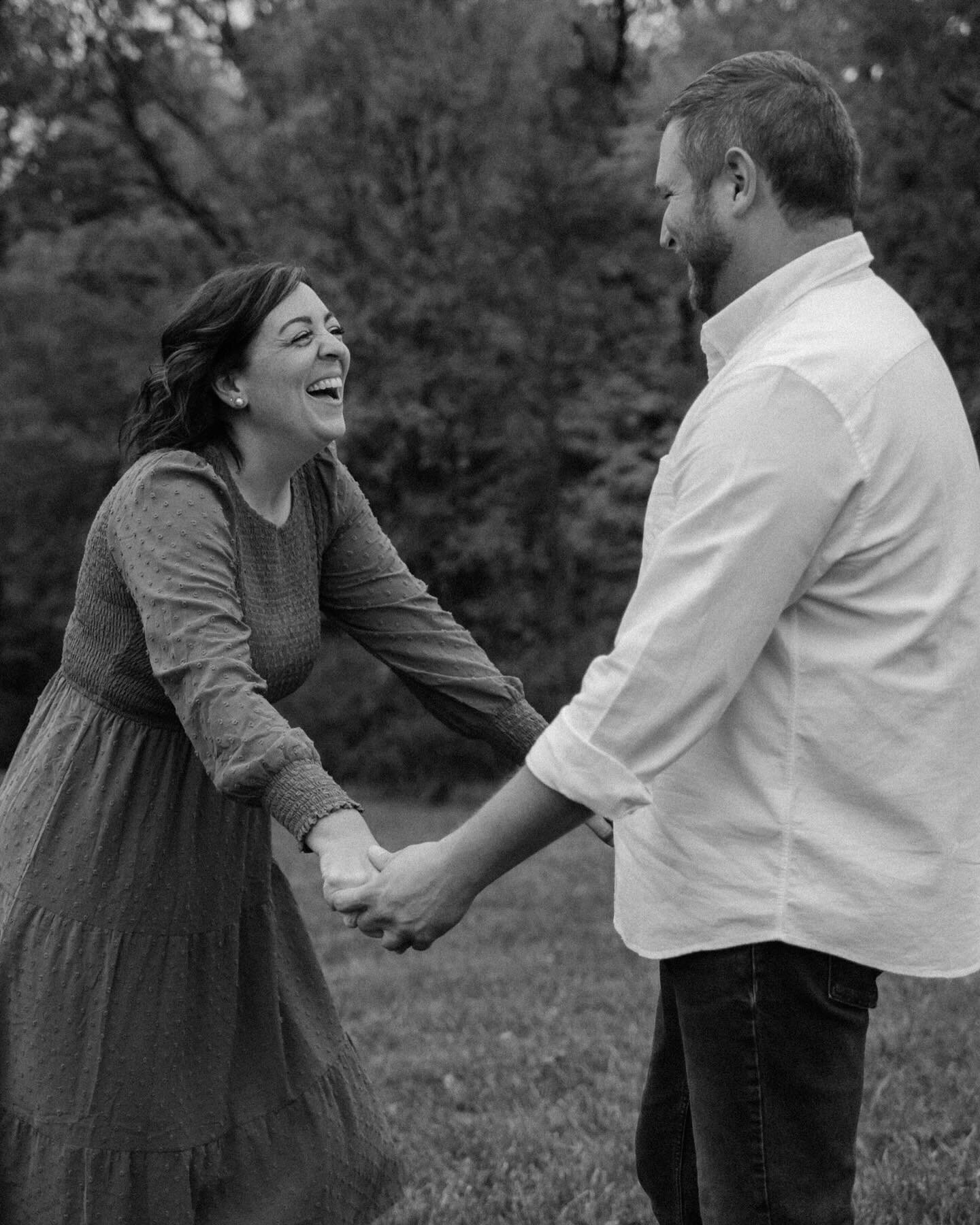 The joy in these photos makes me so happy! Jen &amp; Tim spent their engagement session dancing, singing, drinking beers, laughing a ton, and quoting movies that I&rsquo;ve never seen 🤣 (I&rsquo;m not a big movie watcher lol)

It&rsquo;s so clear th