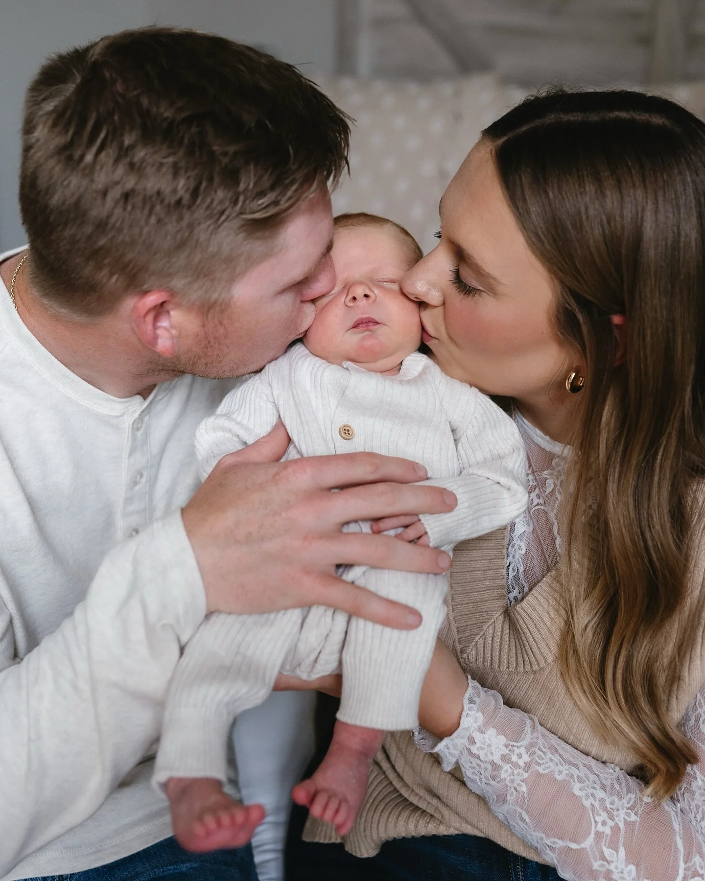 Just the cutest teeny tiny baby details π₯Ή
If you’re expecting a little one soon, I offer sessions for announcements, maternity, newborn, and first birthday! You can book them individually or as a package bundle for a discount!! Reach out for