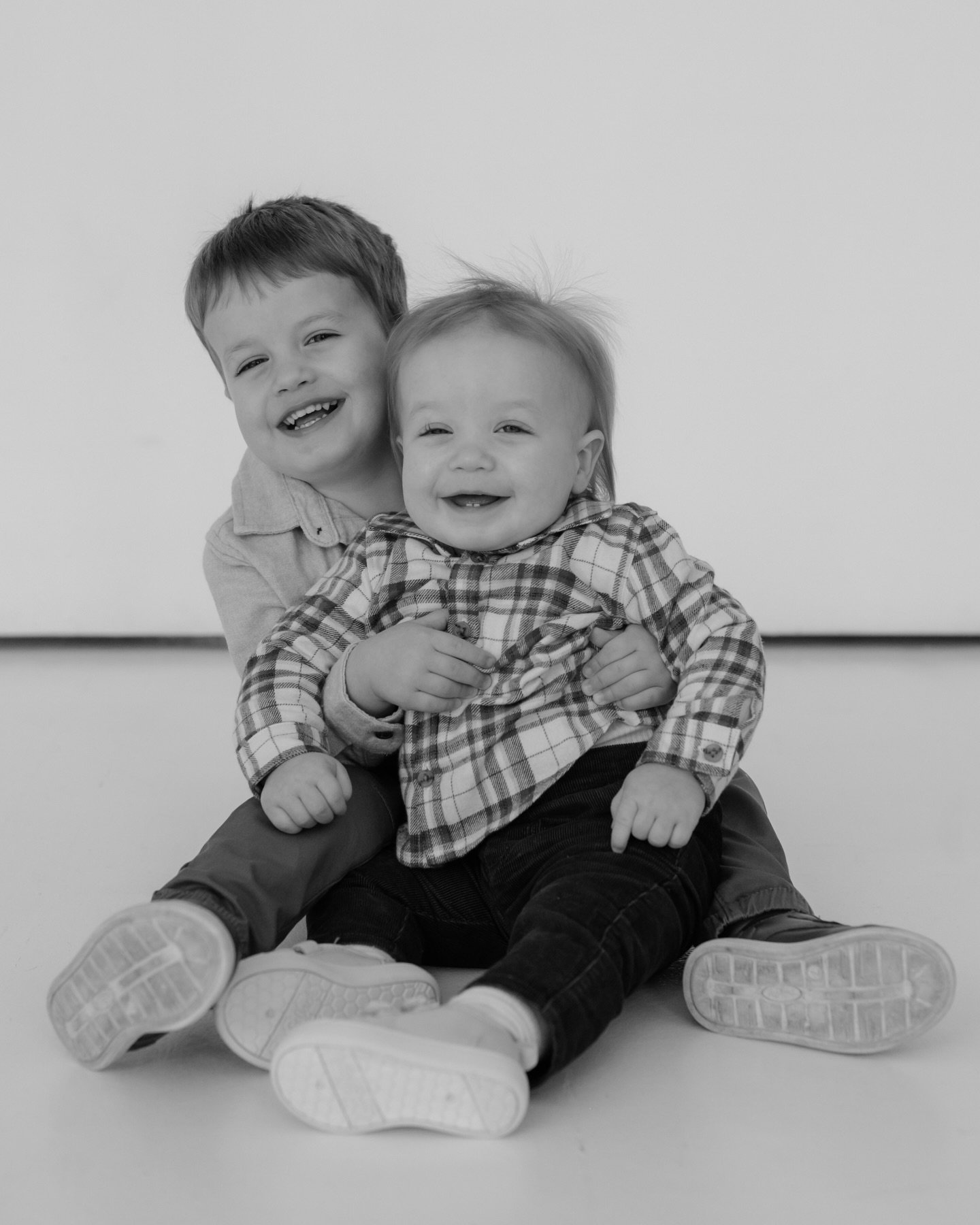 Some of the cutest smiles from my nephews to brighten your feed today 🥰🥰
&bull;
&bull;
&bull;
[Cincinnati Family Photographer | Cincinnati Photographer | Ohio Family Photographer | #cincinnatiphotographer #cincinnatifamilyphotographer #cincinnatine
