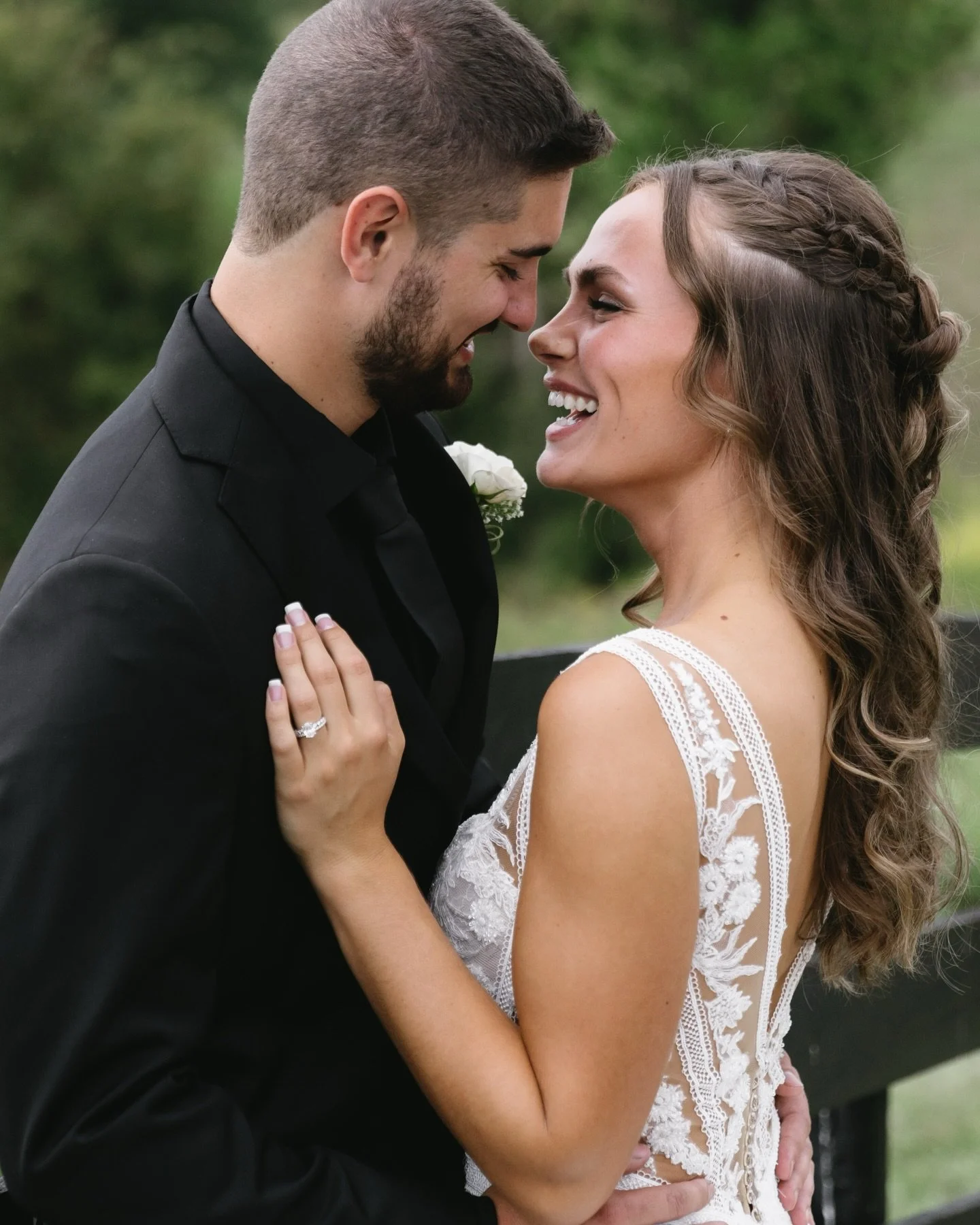 Kassidy &amp; Joe&rsquo;s wedding day was simple, intimate, and so joyful. Here are a few of my favorite moments 🫶🏻

If you&rsquo;re getting married in the near future, I&rsquo;d love to be your photographer! I&rsquo;m still booking for fall/winter