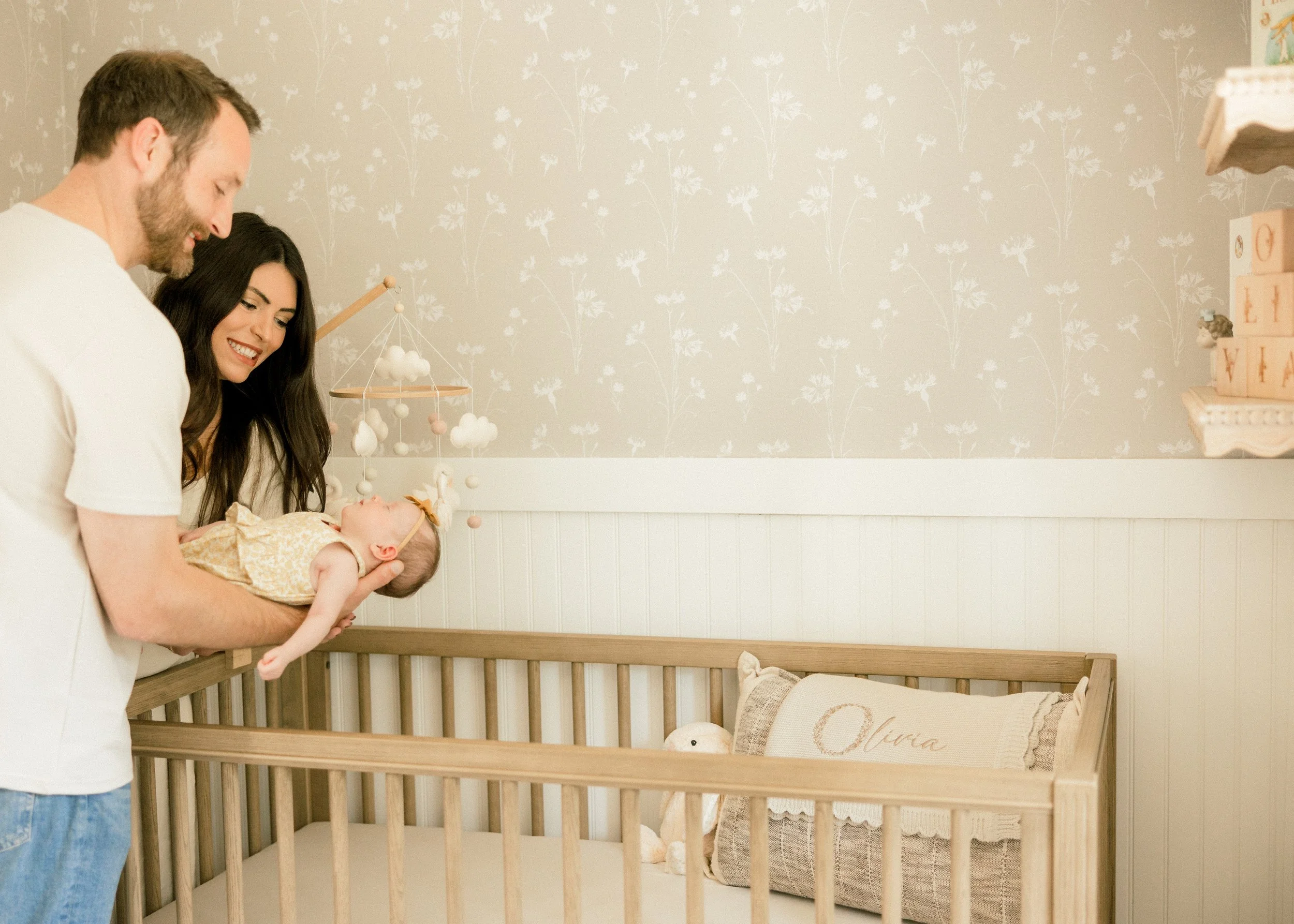 Best Tacoma newborn photographer, best Seattle newborn photographer, photographers Tacoma. Jen Christine Pettis of Jen Christine Photography. Photos in Kirkland, Photos in Seattle. Jen Christine Pettis of Jen Christine Photography. Family Photographe