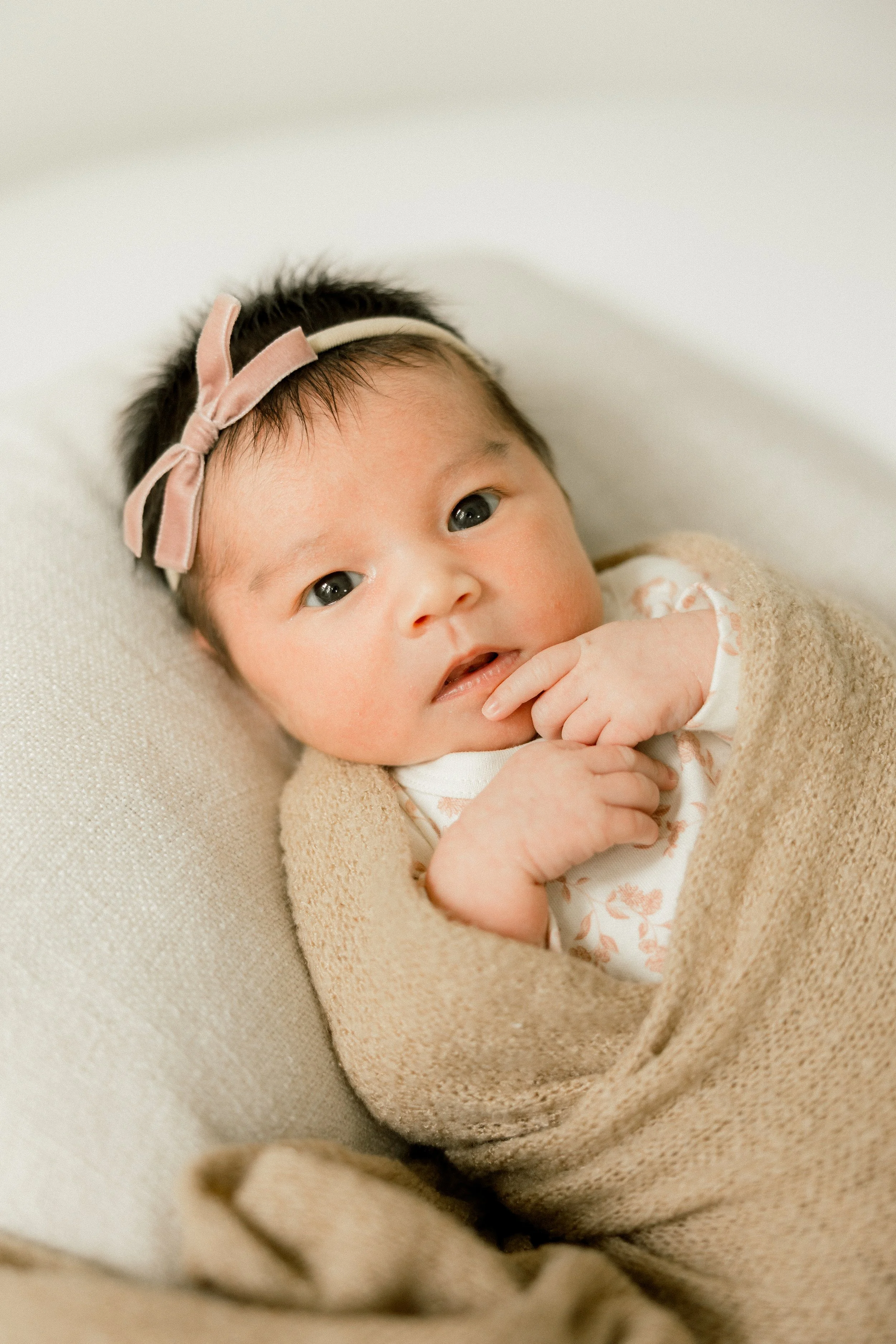 Best Tacoma newborn photographer, best Seattle newborn photographer, photographers Tacoma. Jen Christine Pettis of Jen Christine Photography. Photos in Kirkland, Photos in Seattle. Jen Christine Pettis of Jen Christine Photography. Family Photographe