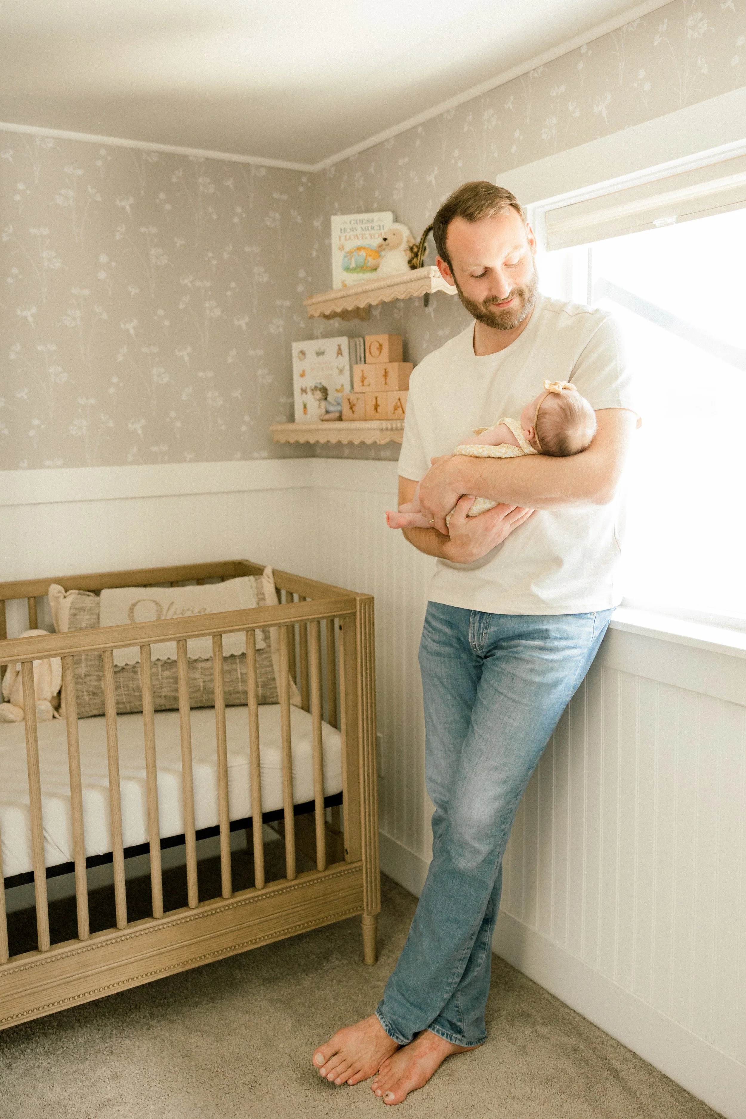 Best Tacoma newborn photographer, best Seattle newborn photographer, photographers Tacoma. Jen Christine Pettis of Jen Christine Photography. Photos in Kirkland, Photos in Seattle. Jen Christine Pettis of Jen Christine Photography. Family Photographe