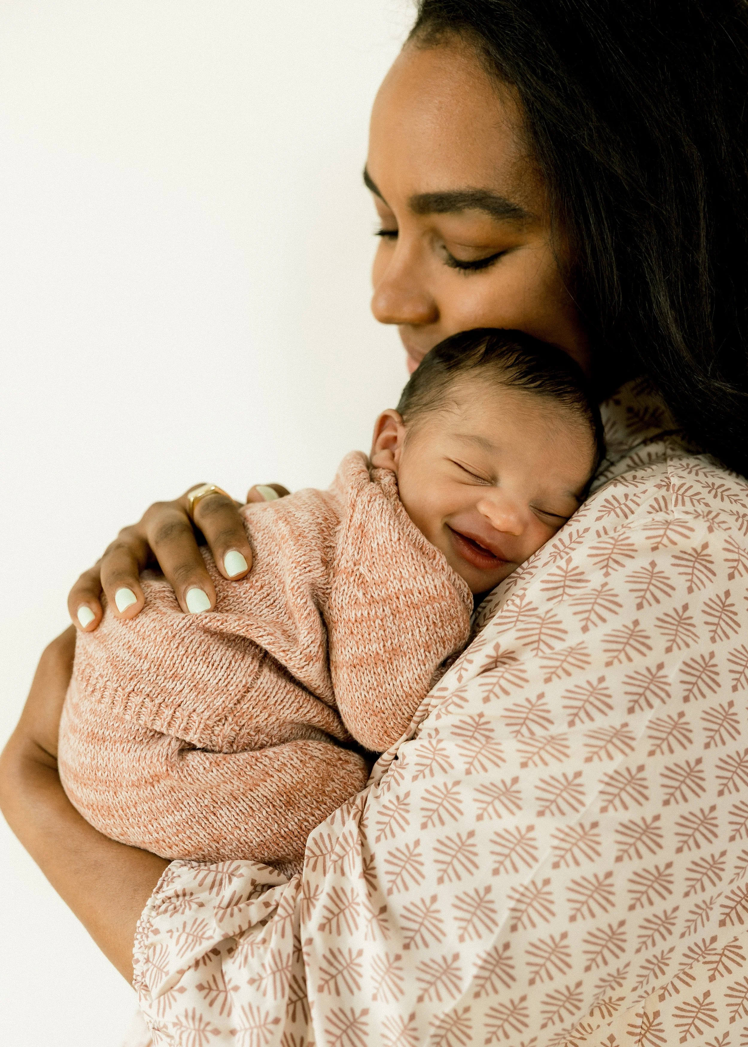 Best Tacoma newborn photographer, best Seattle newborn photographer, photographers Tacoma. Jen Christine Pettis of Jen Christine Photography. Photos in Kirkland, Photos in Seattle. Jen Christine Pettis of Jen Christine Photography. Family Photographe