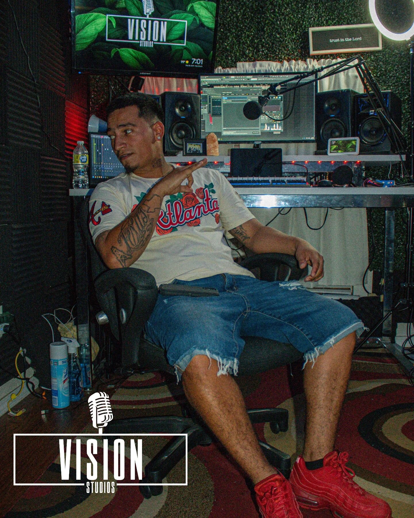 New music from @junkytrill coming soon🔥 🌿
&bull;
&bull;
&bull;
#studio #visionstudios #music #bcs #aggieland #collegestation #texas #houston #rapper #artist #explore #viral #downtownbryan #tx #rap #hiphop #rnb #singer #visionary #visionarymedia