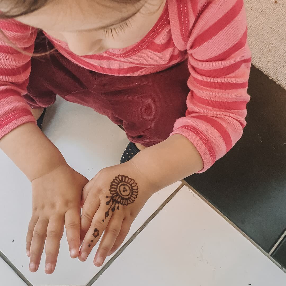 Had to bribe her to keep still while it dried. But omg #worthit

#radhashenna #babyhenna #toddlerhenna #christchurchhennaartist