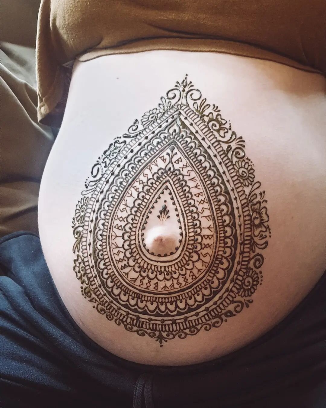 And the henna season has kicked off with my first appointment tonight! This gorgeous baby bump design includes viking rune symbols on the client's request. The symbols she chose represent fertility, protection, new beginnings, growth just to name a f