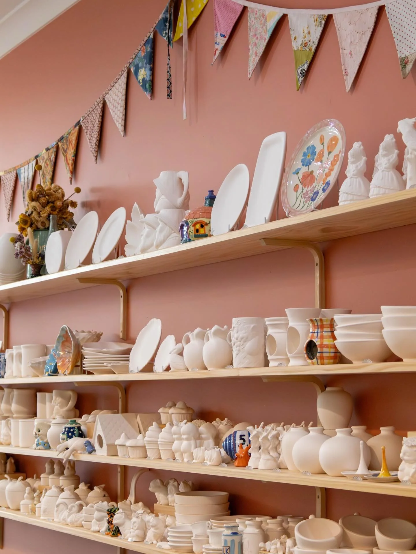 POTTERY ⭐️

Since moving into our new location, our pottery shelves have doubled in size!
That also means we have extended our range of options to paint too! 

Whether you&rsquo;re searching for something specific like a robot or fire truck or just w