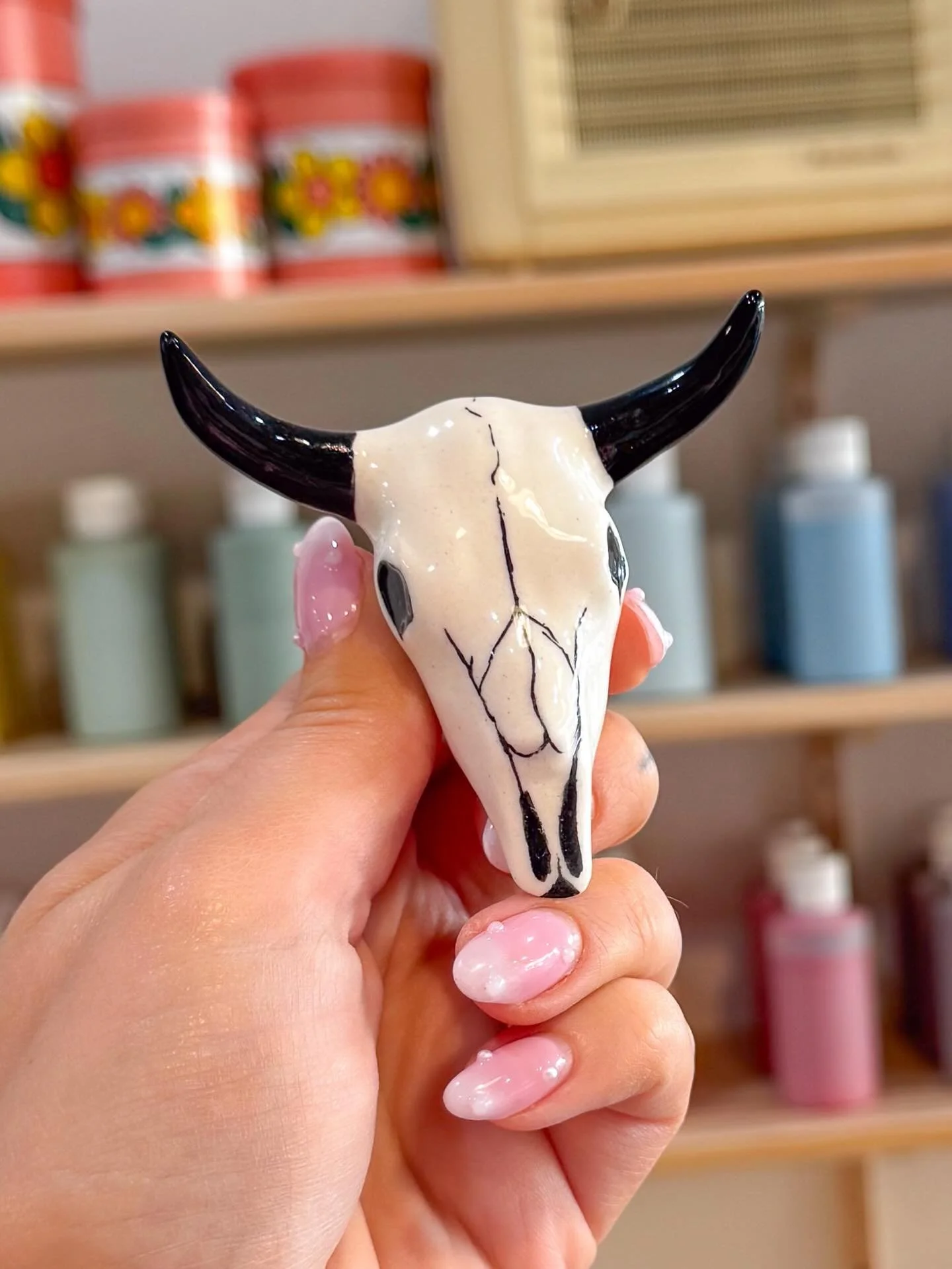 Let&rsquo;s bring back Feature Fridays!! 

You guys are so talented we can&rsquo;t not share pieces with you! This piece stood out because it&rsquo;s so simple yet so striking. These clean lines and boldness of the black underglaze make this skull re