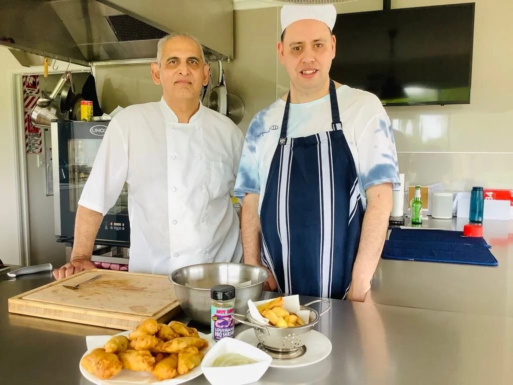 𝗖𝗼𝗼𝗸𝗶𝗻𝗴 𝘄𝗶𝘁𝗵 𝗭𝗮𝗸 - 𝗮 𝗳𝗶𝘀𝗵𝘆 𝗮𝗱𝘃𝗲𝗻𝘁𝘂𝗿𝗲!
Yesterday’s class took a delicious detour as Zak requested one of his favourites -  beer-battered fish and hand-cut fries.
While fried food isn’t something we usually ma