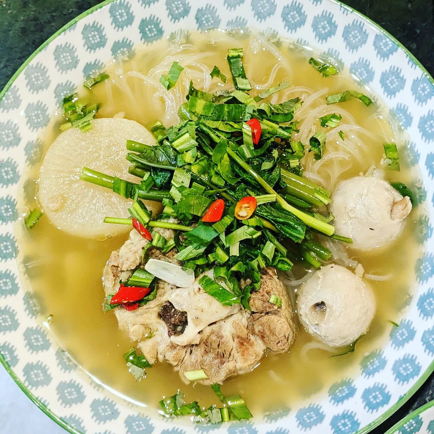 20 hour beef and oxtail bone broth noodle soup with daikon

Broth broth broth!

#broth #noodles #noodlesoup #streetfood #homecooking #cookingathome #chilli #spicyfood #comfortfood #cooking