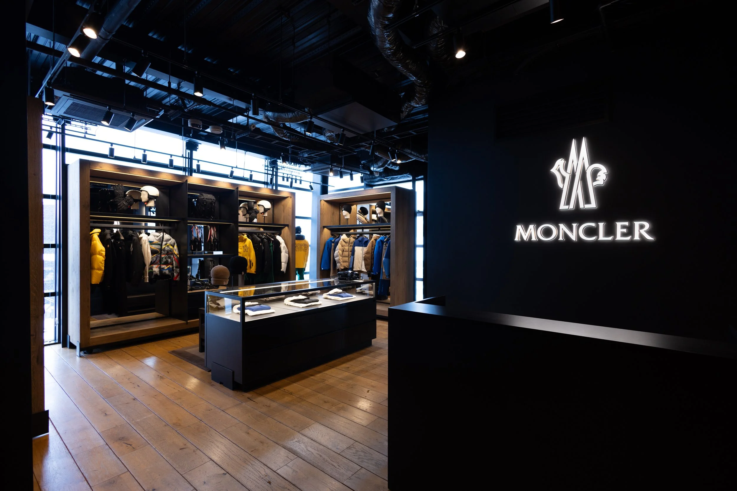 13.12.23_MonclerStore_IP-6183.jpg