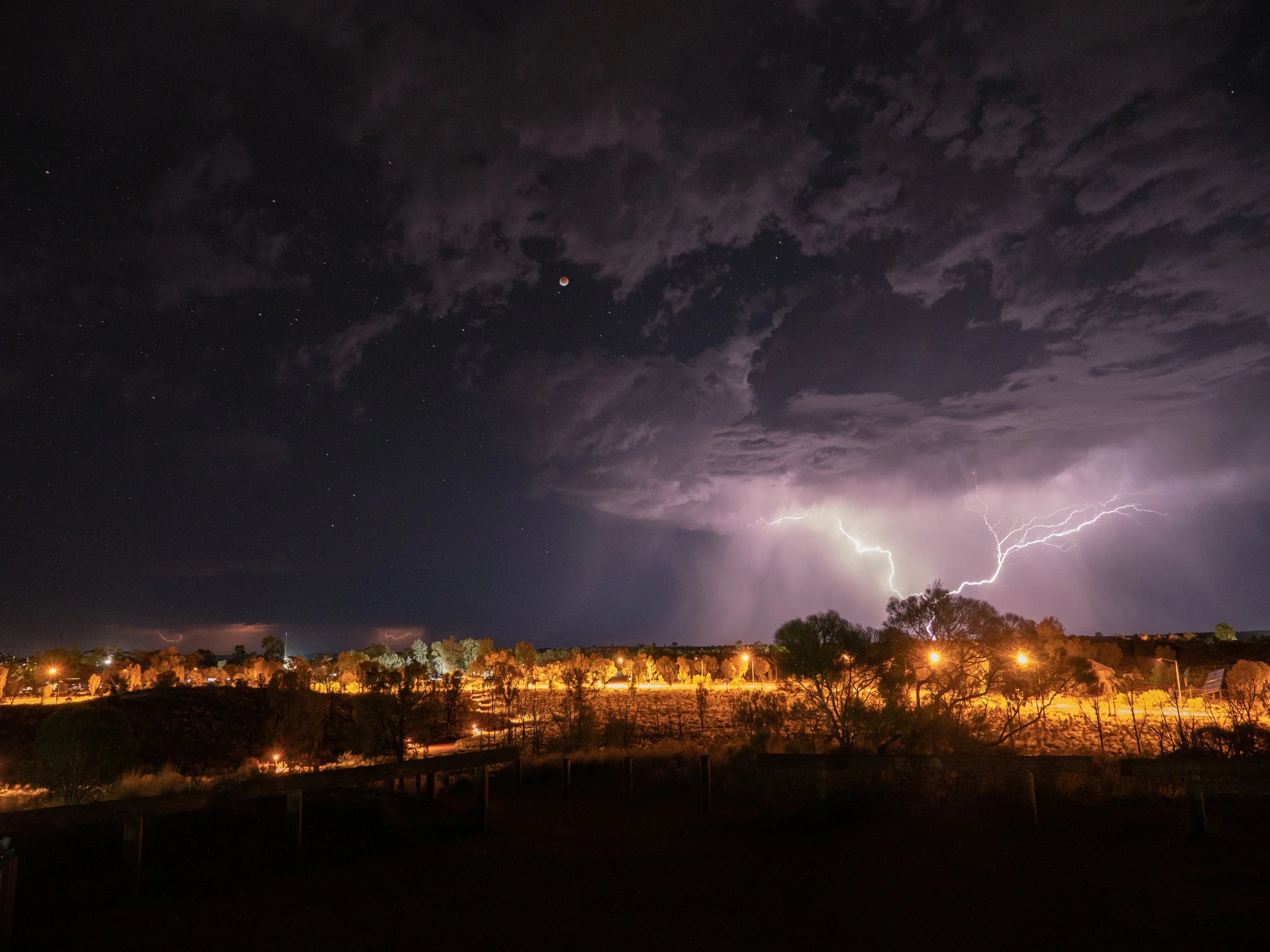 uluru lightinig.jpeg
