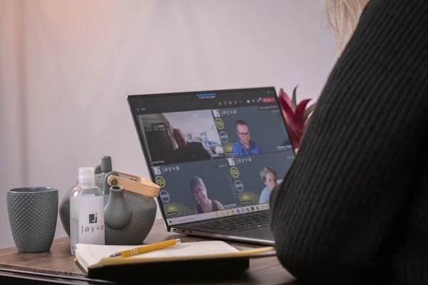 Making hybrid work: balancing flexibility, collaboration and connection to service clients better