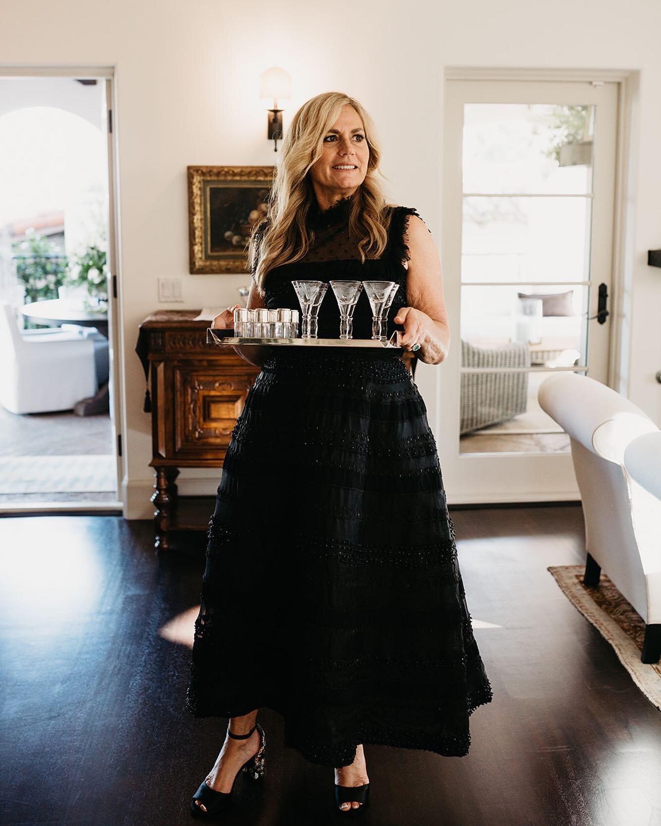 ☝🏼This is the MOB (*Mother of the Bride) energy I want to see more of this year! 👏🏼👏🏼
⠀⠀⠀⠀⠀⠀⠀⠀⠀
Loved these cutie tequila glasses our ✨MOB of the year✨ brought out for post ceremony celebratory shots! 
⠀⠀⠀⠀⠀⠀⠀⠀⠀
Pure #Monica - hostess with the m