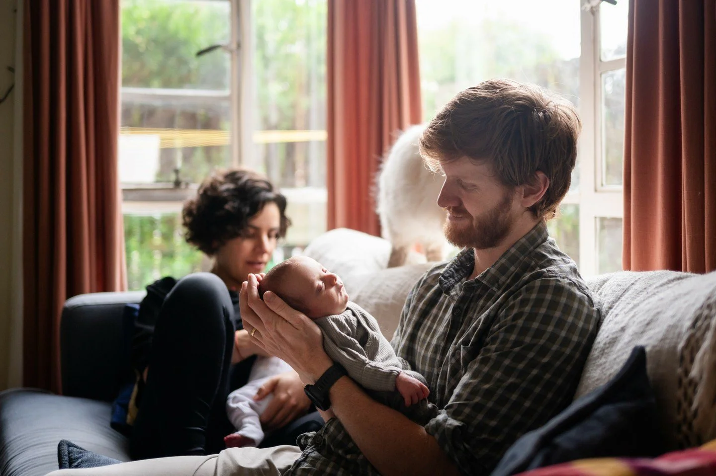 One of the biggest worries I hear from new parents is:
&ldquo;Is our house even okay for photos?&rdquo;

All I need is one window with good light.
I&rsquo;ll find it when I arrive.
Mess, laundry, lived-in spaces - completely fine.
My job is to work a