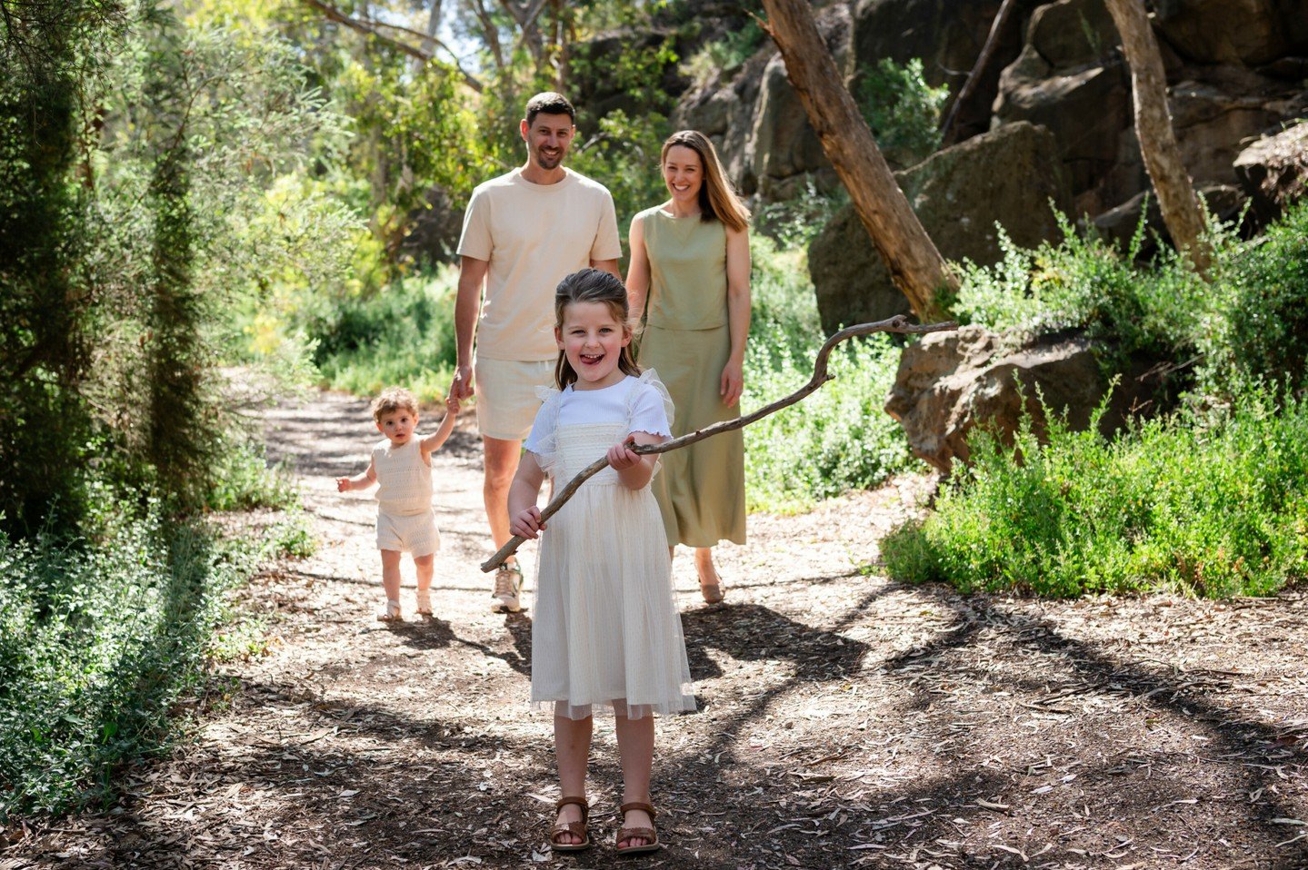 A family session doesn&rsquo;t mean standing still and smiling on cue.

It looks more like wandering, talking, pausing.
Kids doing their thing.
Parents letting go.

The magic comes from movement - not instructions.

#familyphotographyexperience #melb