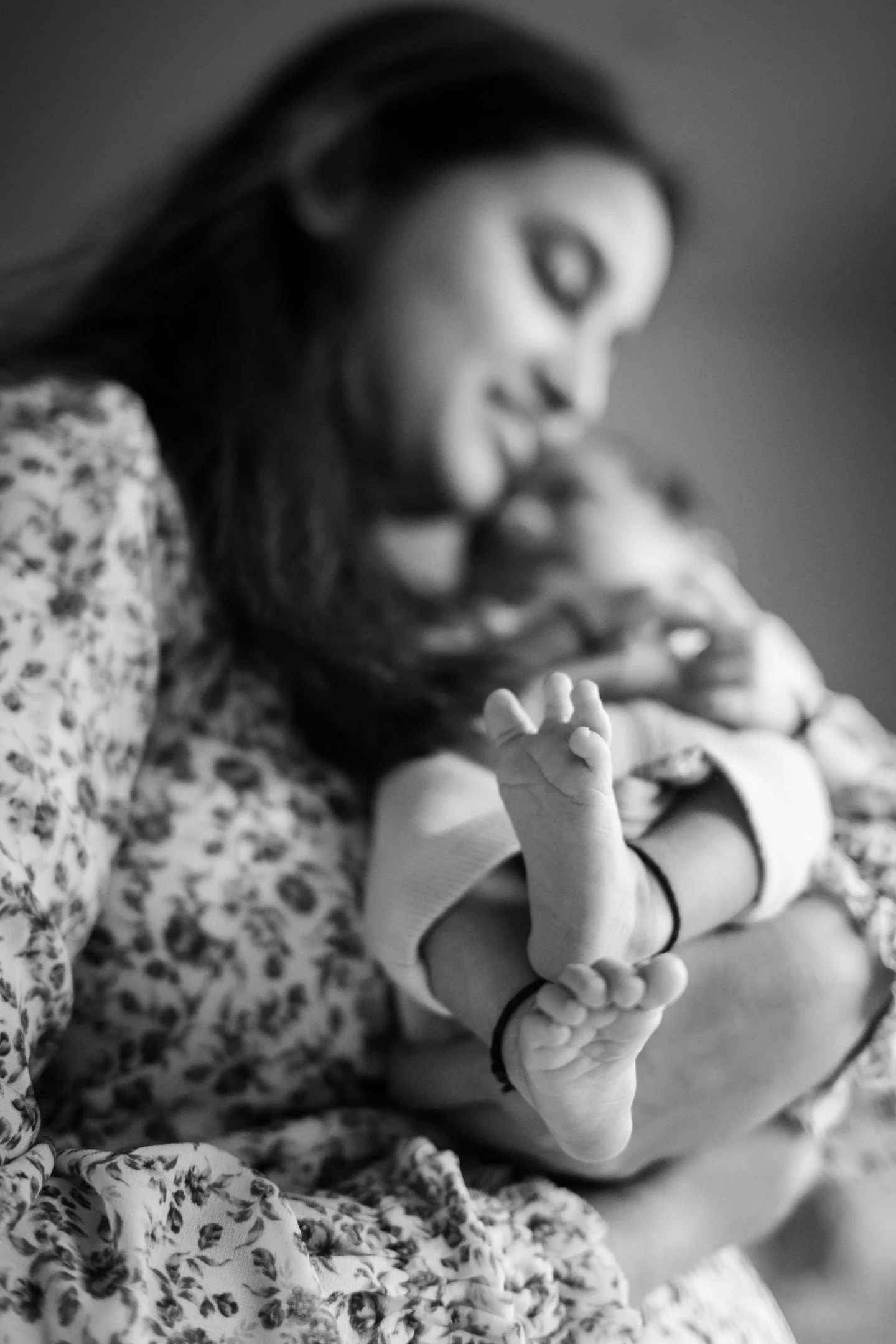 The newborn stage is the blurriest and the most precious.

Tiny fingers.
Curled-up cuddles.
Milk-drunk sighs.

It passes before you realise it has.

That&rsquo;s why I photograph it gently, quietly, honestly.

April and May newborn spots available.

