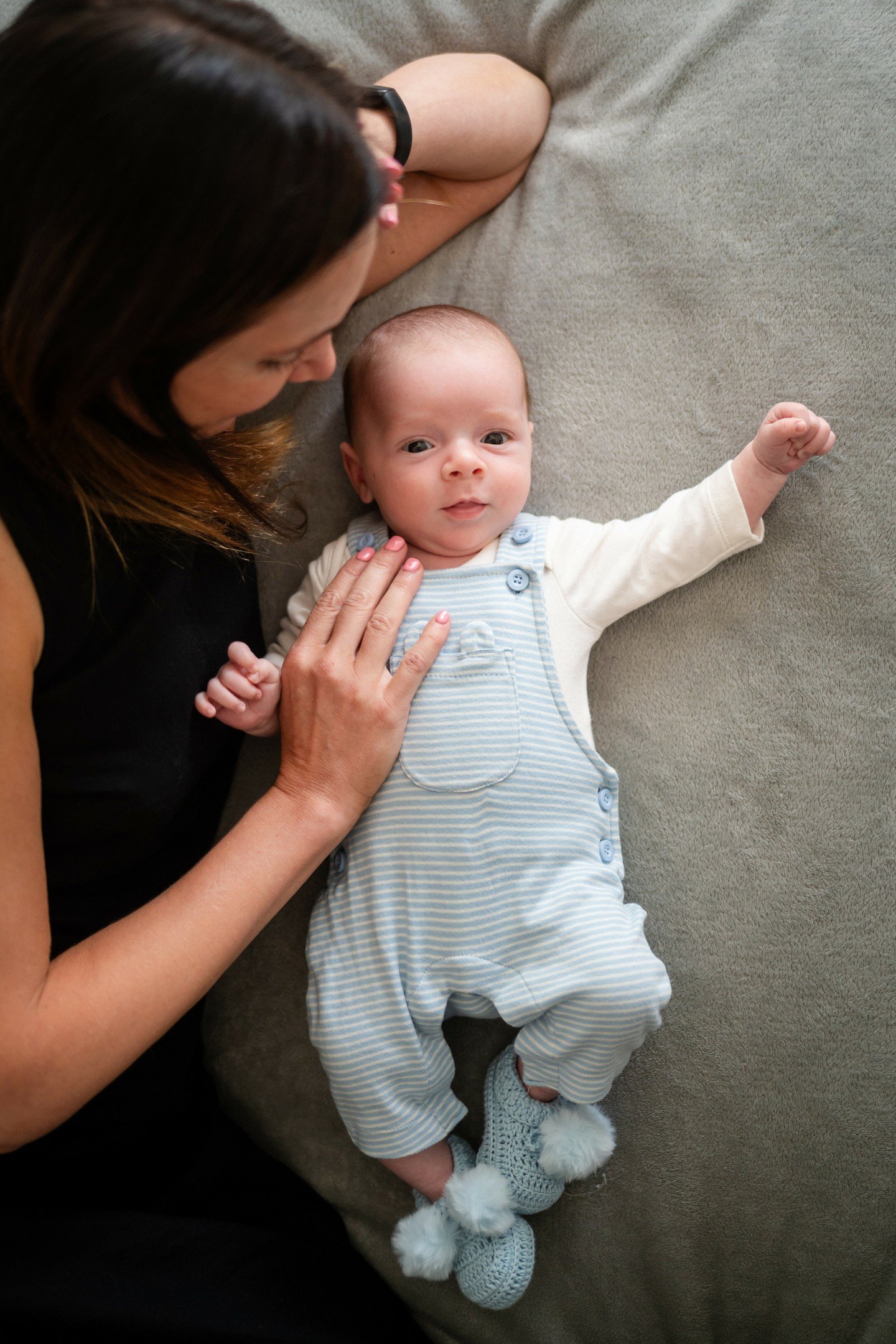 I know there&rsquo;s this idea that newborn photos have to happen in those first couple of weeks&hellip;

But honestly? That&rsquo;s not always how it works.

Sometimes you&rsquo;re recovering.
Sometimes you&rsquo;re just finding your feet.
Sometimes