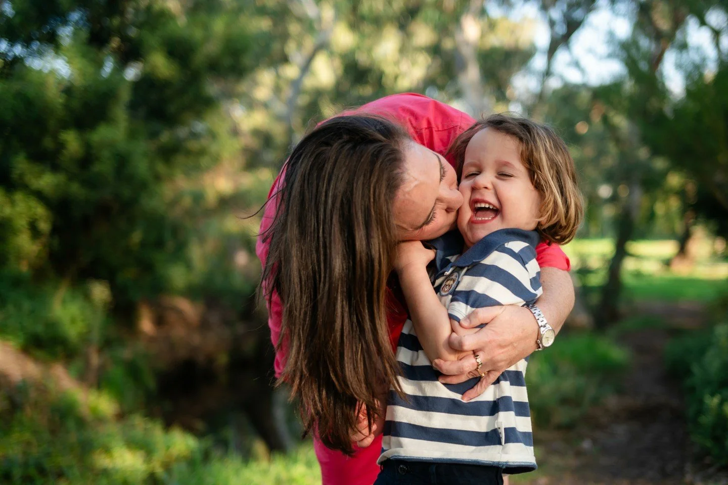 The photos people love most?

Never the perfectly posed ones.

It&rsquo;s always
the cuddles,
the chaos,
the in-between moments.

The ones that feel like them.

#familyphotographymelbourne #melbournefamilyphotographer #documentyourdays #realmoments #