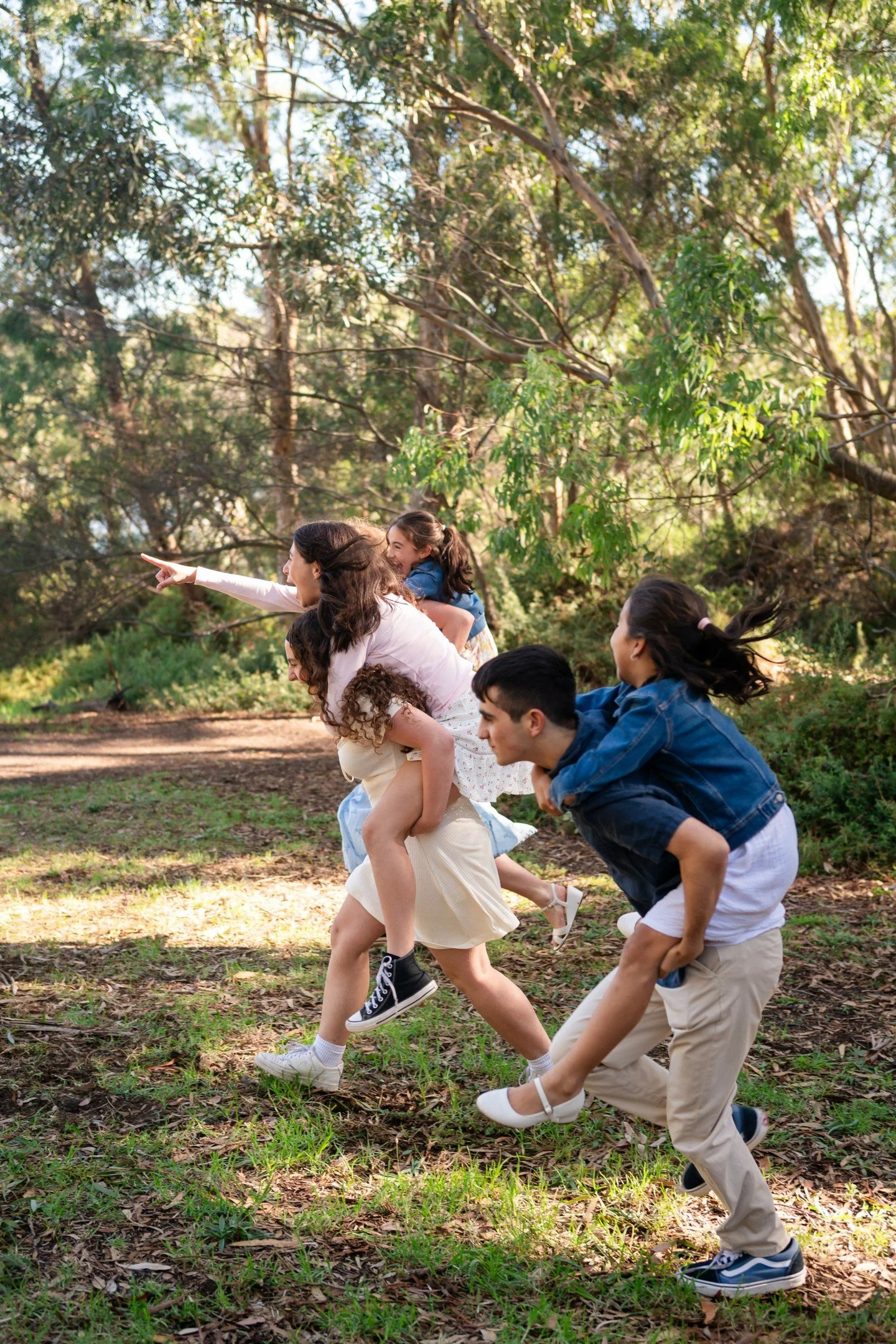 What family sessions feel like... 

Not posed. Not perfect. Not stressful. Just a walk, a chat and a good time with your cousins you haven't seen in a while 😊

#candidfamilyphotography #melbournephotographer #familymoments #lifeunscripted #melbourne