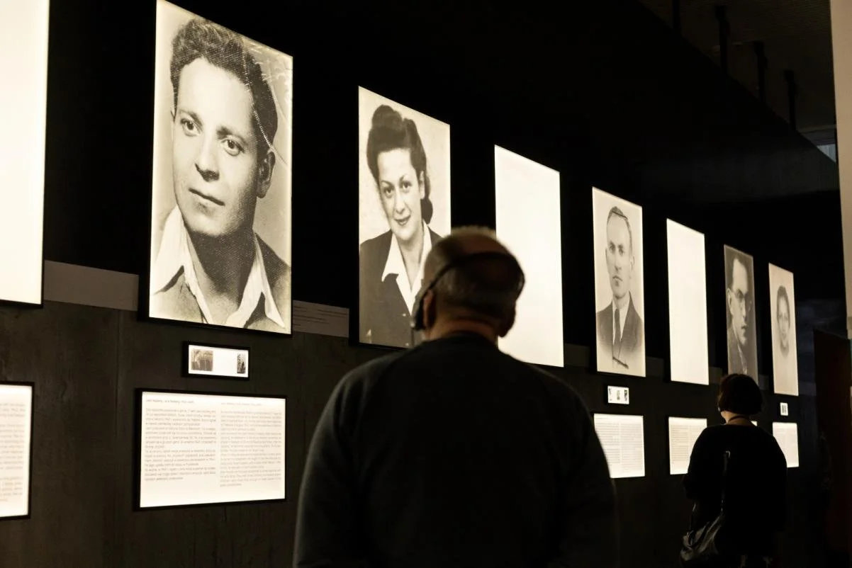 "Testimonies from the  Warsaw Ghetto"</a>