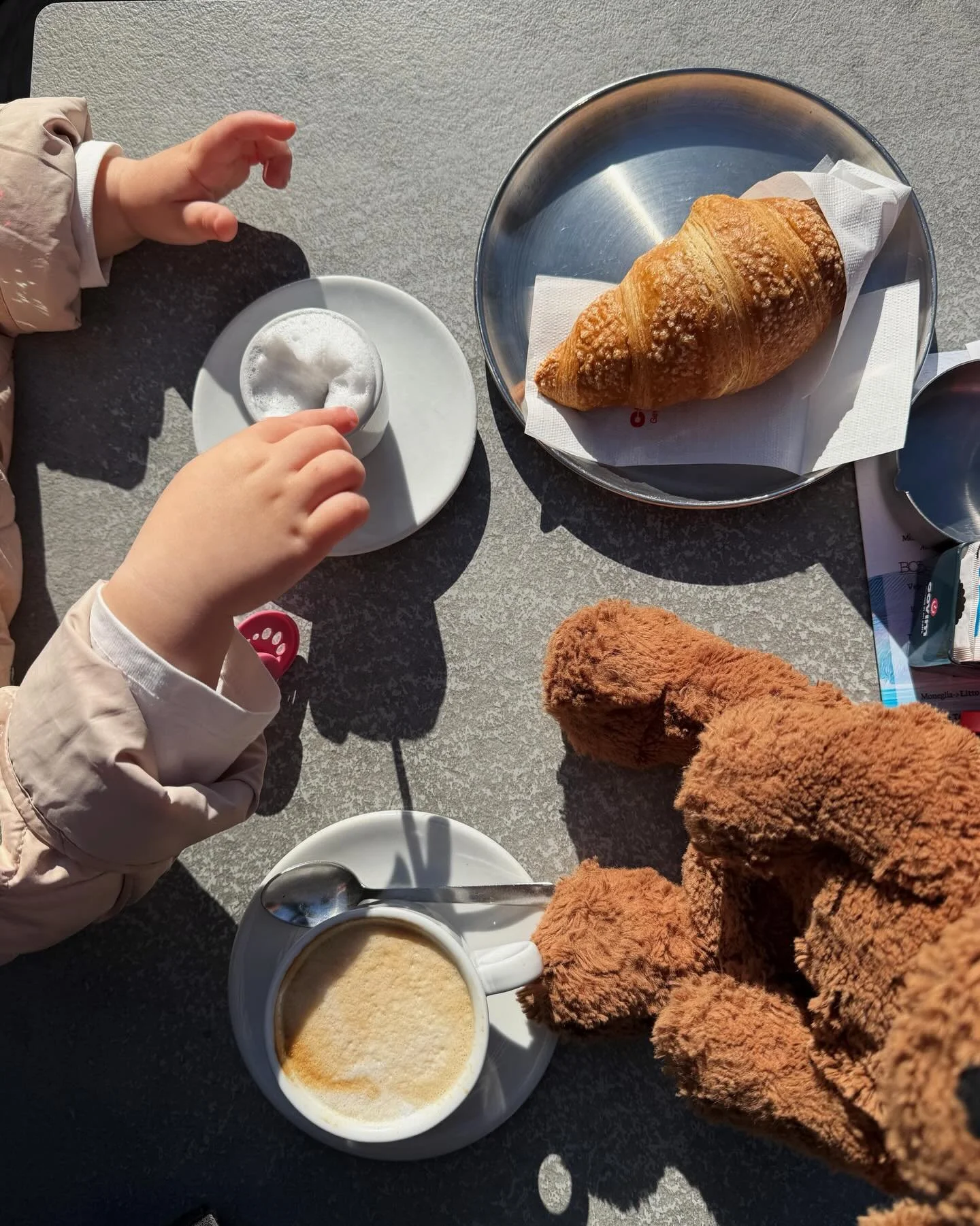 Visst &auml;r det n&aring;got speciellt med en cappuccino i solen?☕️🥛🇮🇹