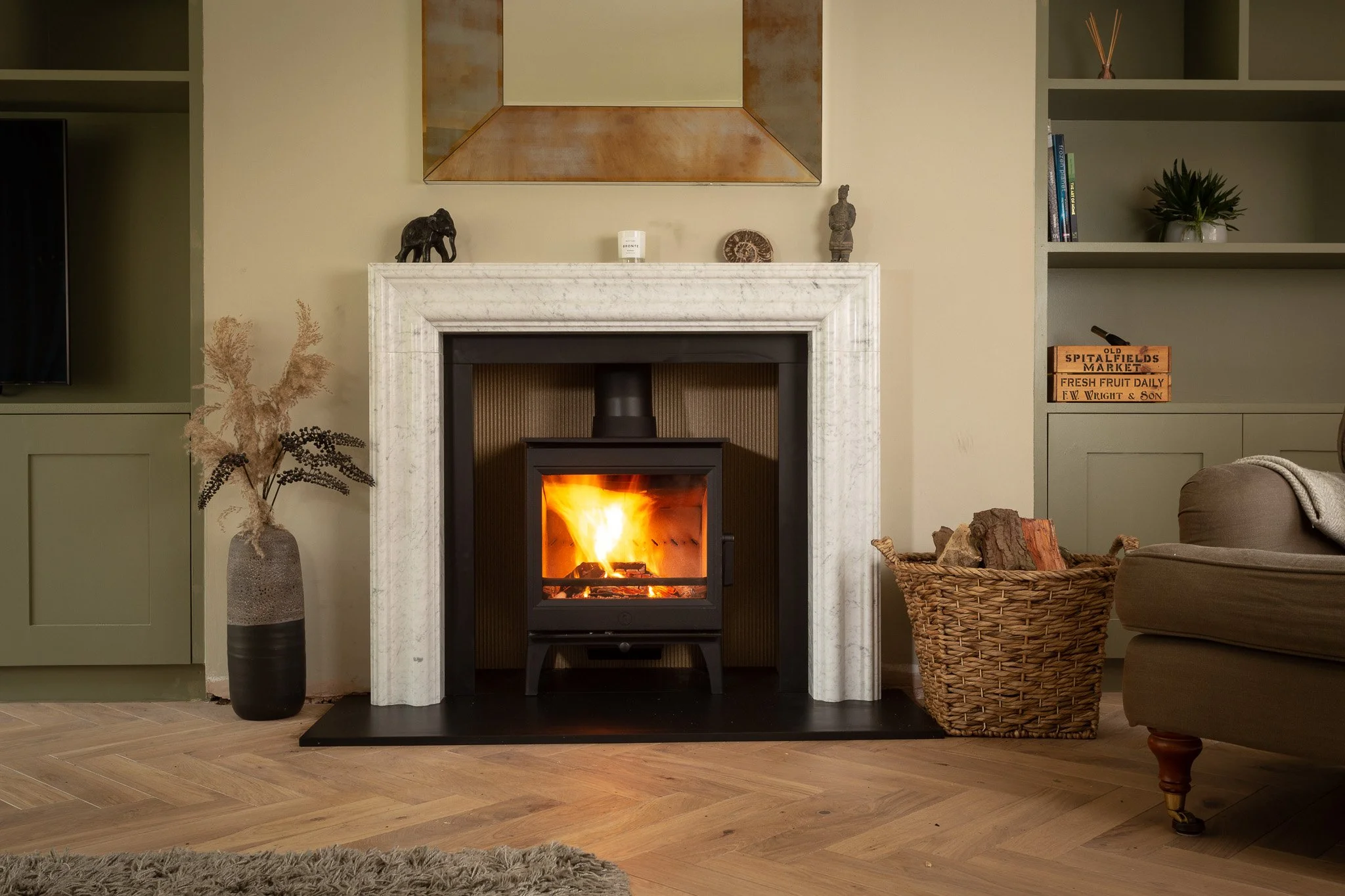 Keep warm this Winter........

Here's a rather nice install by the team @fireflylondon, it's our Crighton fireplace in a fine Rosal limestone, matched with a log burner from @charnwoodstoves. All ready to keep this home warm and cosy this winter.

Th