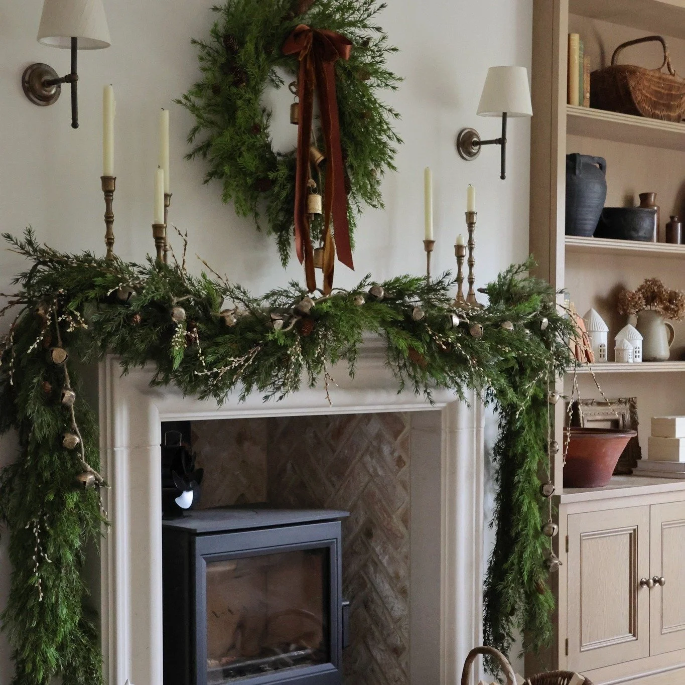 Christmas competition time.........
We've teamed up with our friend Ashlee @the_suffolk_nest to offer you the chance to win one of her wonderful Christmas wreaths to decorate your fireplace. 
To enter:
• Follow @classic_mantels 
• Like t