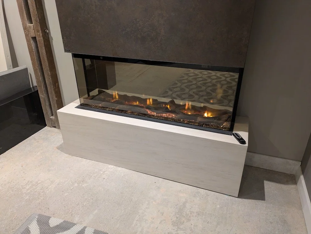 Not just traditional fireplaces.........
Don't forget we can produce stonework for contemporary fireplaces too.
Here's @dimplexfires electric fire with a Rosal limestone plinth and @laminam_uk corten porcelain for the top.
#contemporaryfire #elect