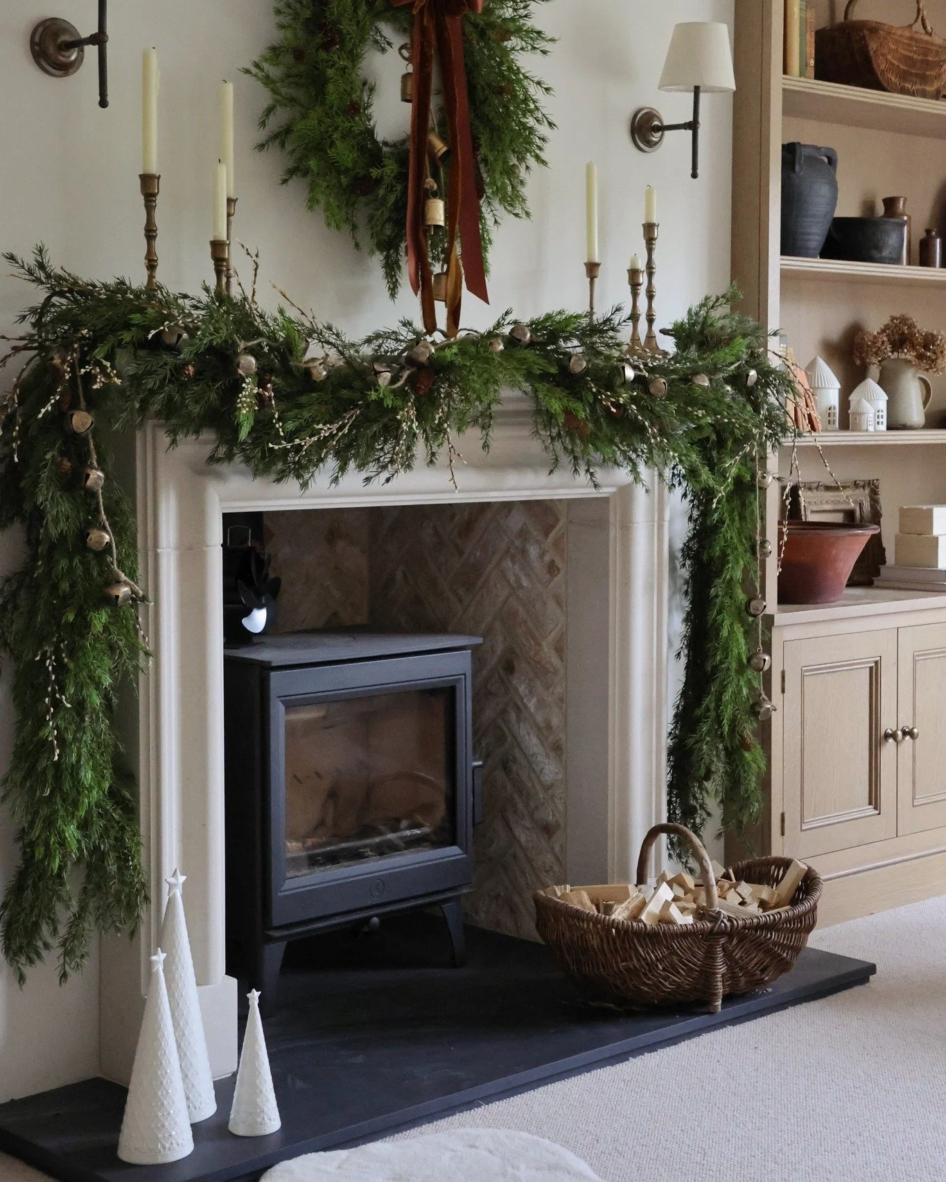 Get ready for Christmas..........

If you're thinking of decorating your fireplace ready for Christmas, then here's an example of our Fraser fireplace beautifully decorated with a xmas wreath and garland from Ashlee @the_suffolk_nest.

Just need to g