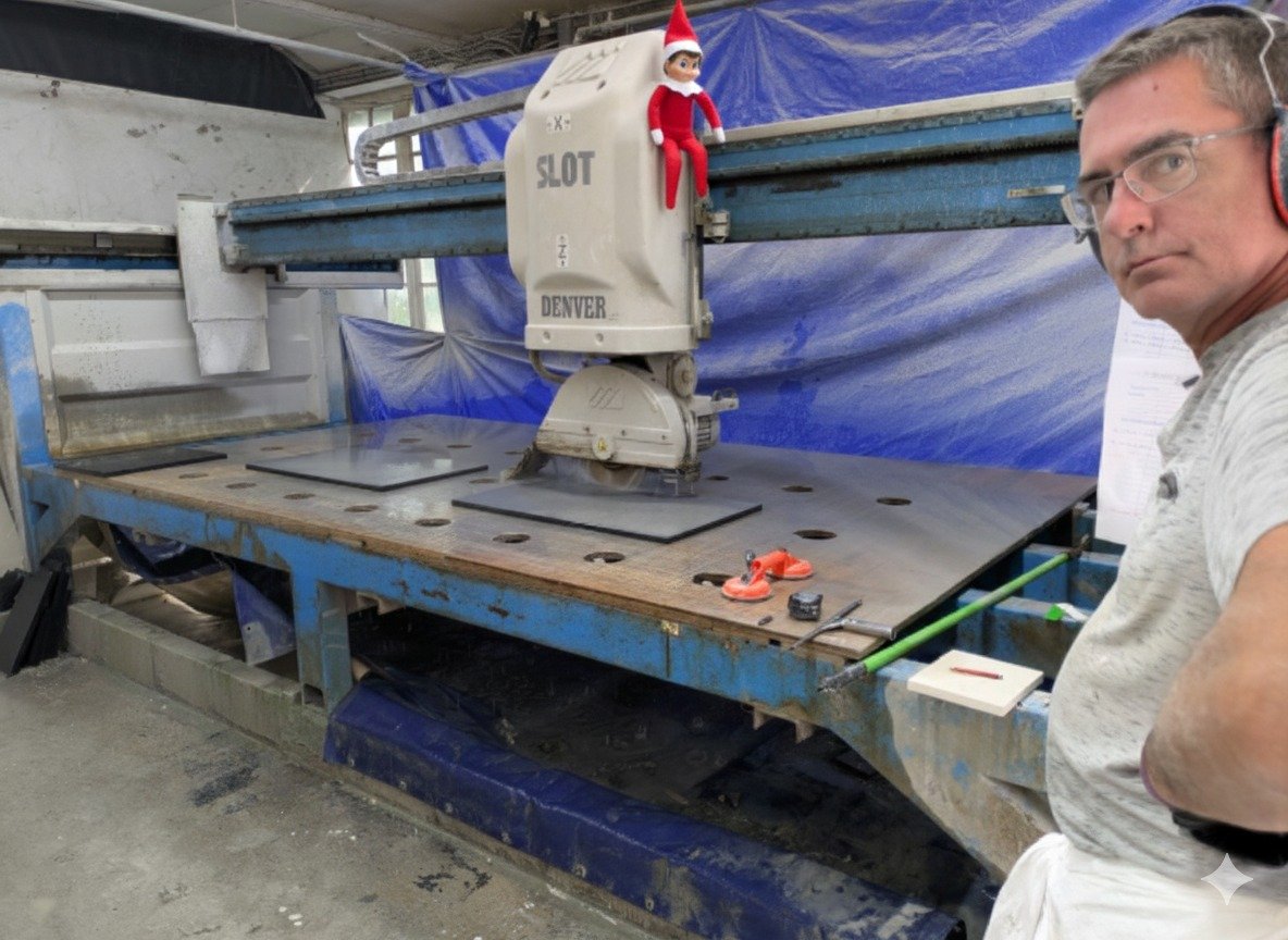 What's going on here...........

#elfonashelf #naughtyornice #christmas2025🎄 #stonesaw #fireplacemaker🔥⛏