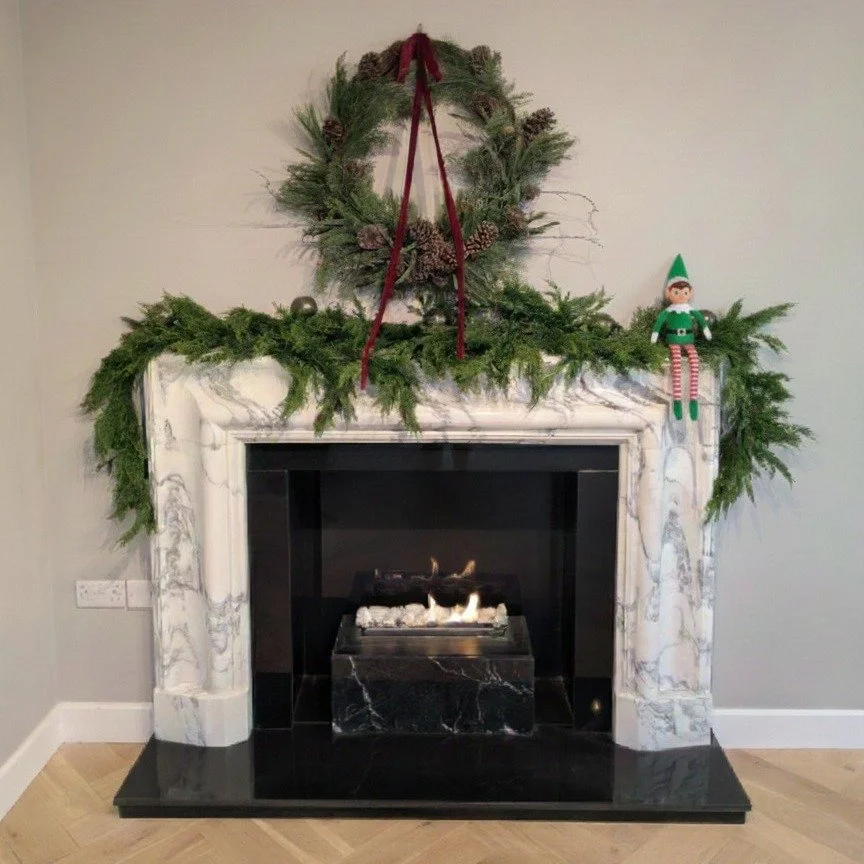 Can you spot him.............

#merrychristmas🎄🎅 #elfonashelf #christmasdecorations🎄 #NaughtyOrNice #fireplacemaker⛏⛏⛏