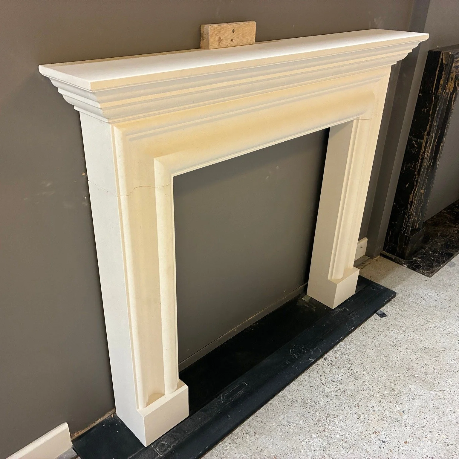 Limestone loveliness...........

Nice Bolection fireplace with shelf, in a particularly fine Aegean limestone...........

#fireplaceideas🔥 #fireplace🔥#fireplacedesign  #interiordesign #interiordesigners #periodhouse🏠 #houserenovations🏠🔨 #stonema