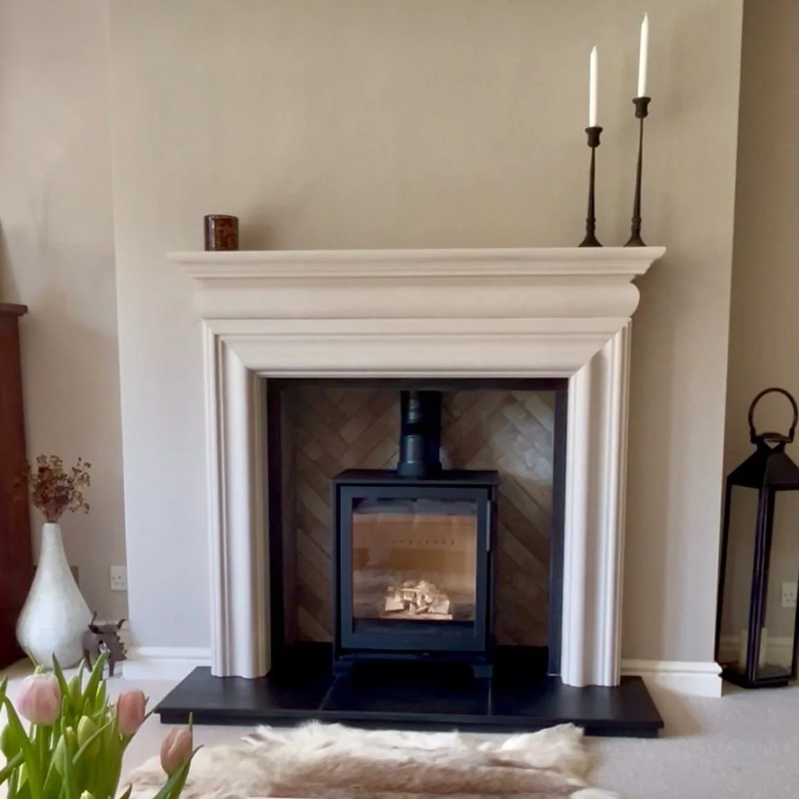 Stunning install...........

It's always nice to see a fireplace installed in its new home, especially after all the hard work our skilled masons put into its creation. Here's our Huntley fireplace in limestone, expertly installed by the brilliant te
