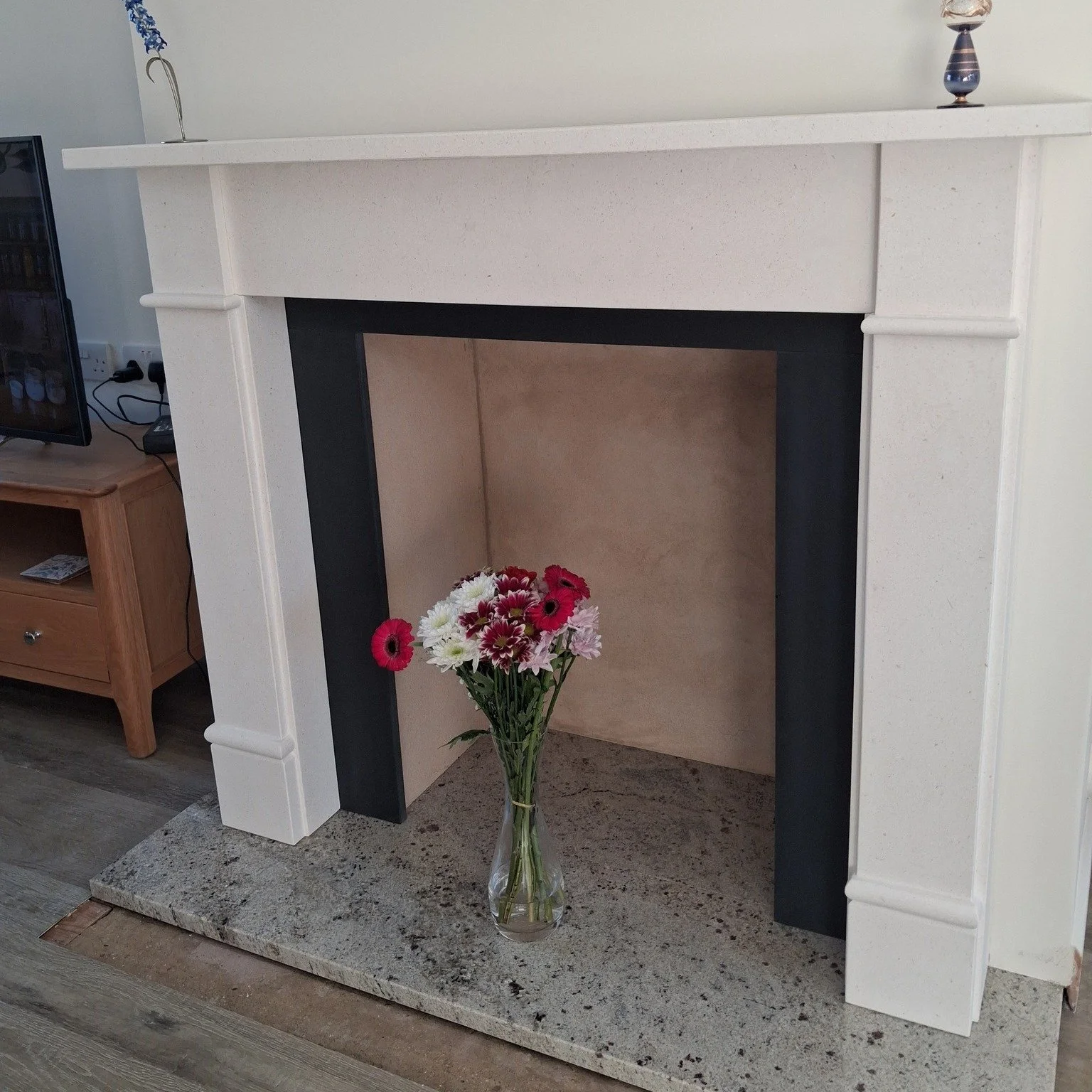 Another happy customer.......

One of our Classic Stone fireplaces looking rather lovely in its new home.......

#fireplace🔥 #limestonefireplace🔥🔥🔥 #fireplacemaker