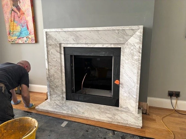 A quick tidy up...........

Another lovely fireplace install by the brilliant team at @kentfireplace. If you would like something similar for your home, visit their showroom in Bromley.

(It's Volakas marble).........

#fireplaceinstall🔥#fireplace🔥
