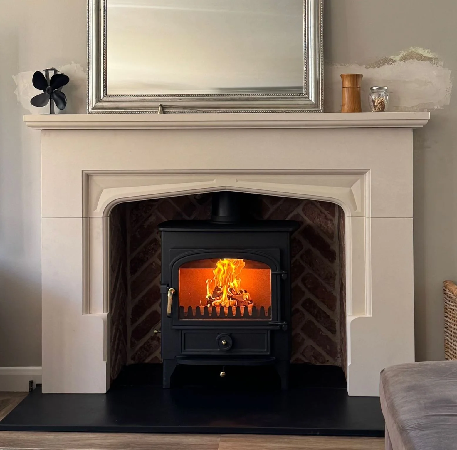 Another favourite............

Lovely install by @fireflylondon, here's our Windsor fireplace handcrafted in Rosal limestone. Featuring a nice bit of hand-carving by Ian, one of our wonderful masons.

#CarvedFireplace 🔥#fireplace🔥 #stonecarving #st
