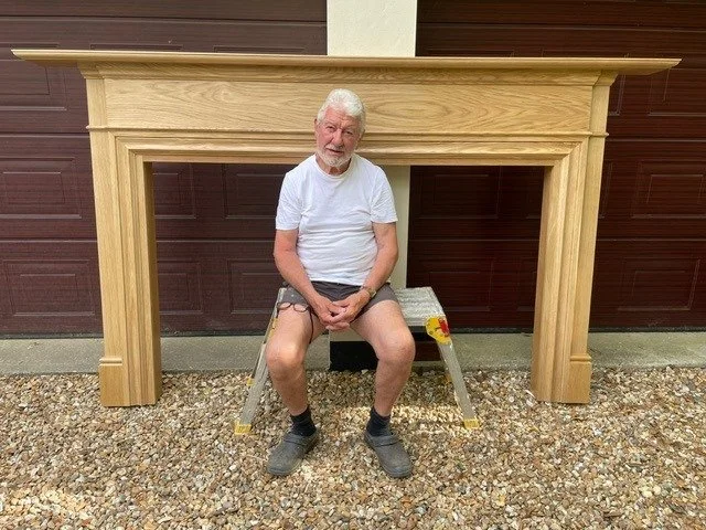 What a whopper..........

Here's Bob our master joiner, with a huge Oak fireplace he's just finished making. It's about to be packed up and sent to its new home, a beautiful house on Marthas Vineyard, USA.......

#fireplacemaker⛏ #fireplace #woodfire