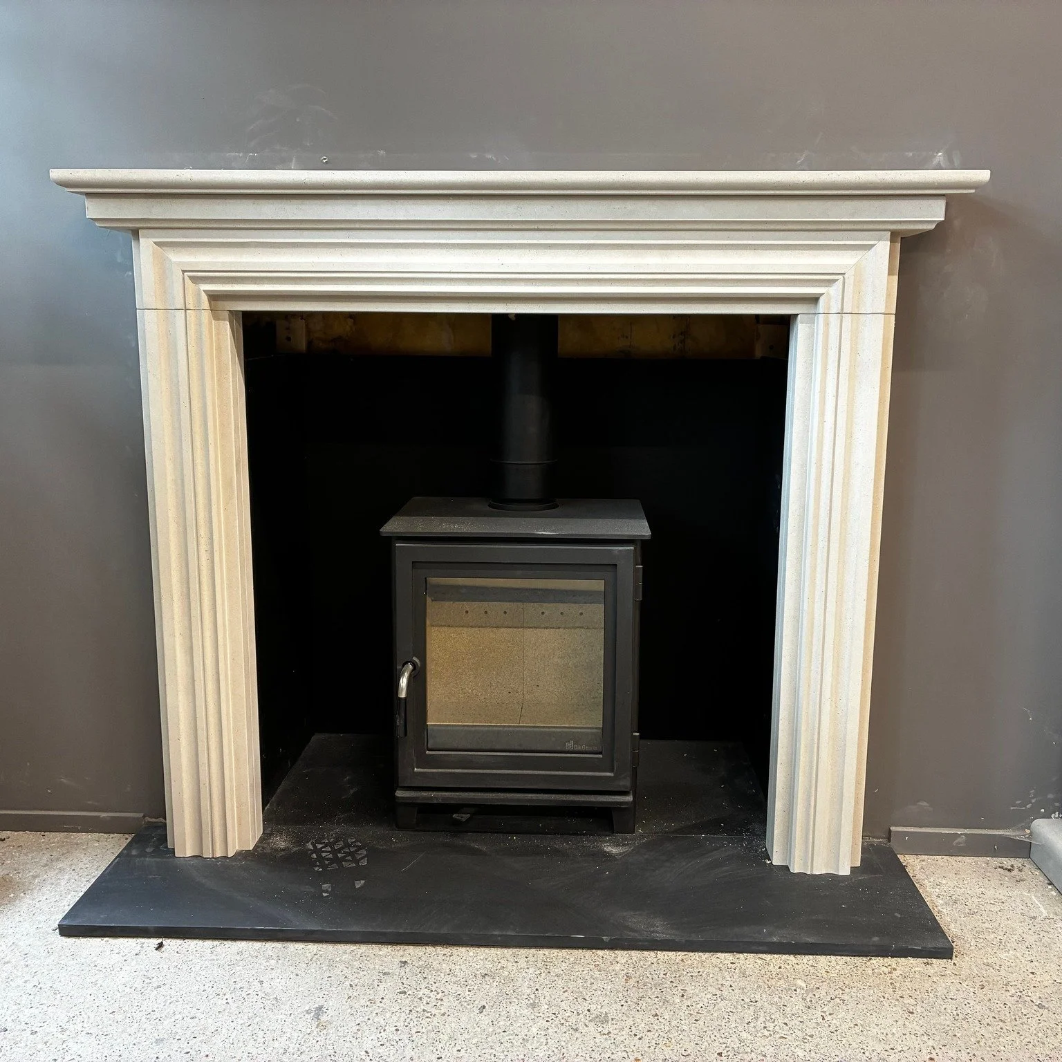 Just fitted........

Still needs a quick clean up, but this Hever fireplace is a great new addition to our showroom. Beautifully handcrafted in our workshop using only the finest Portland Stone from our friends @albionstone. 

English stone, Sussex m