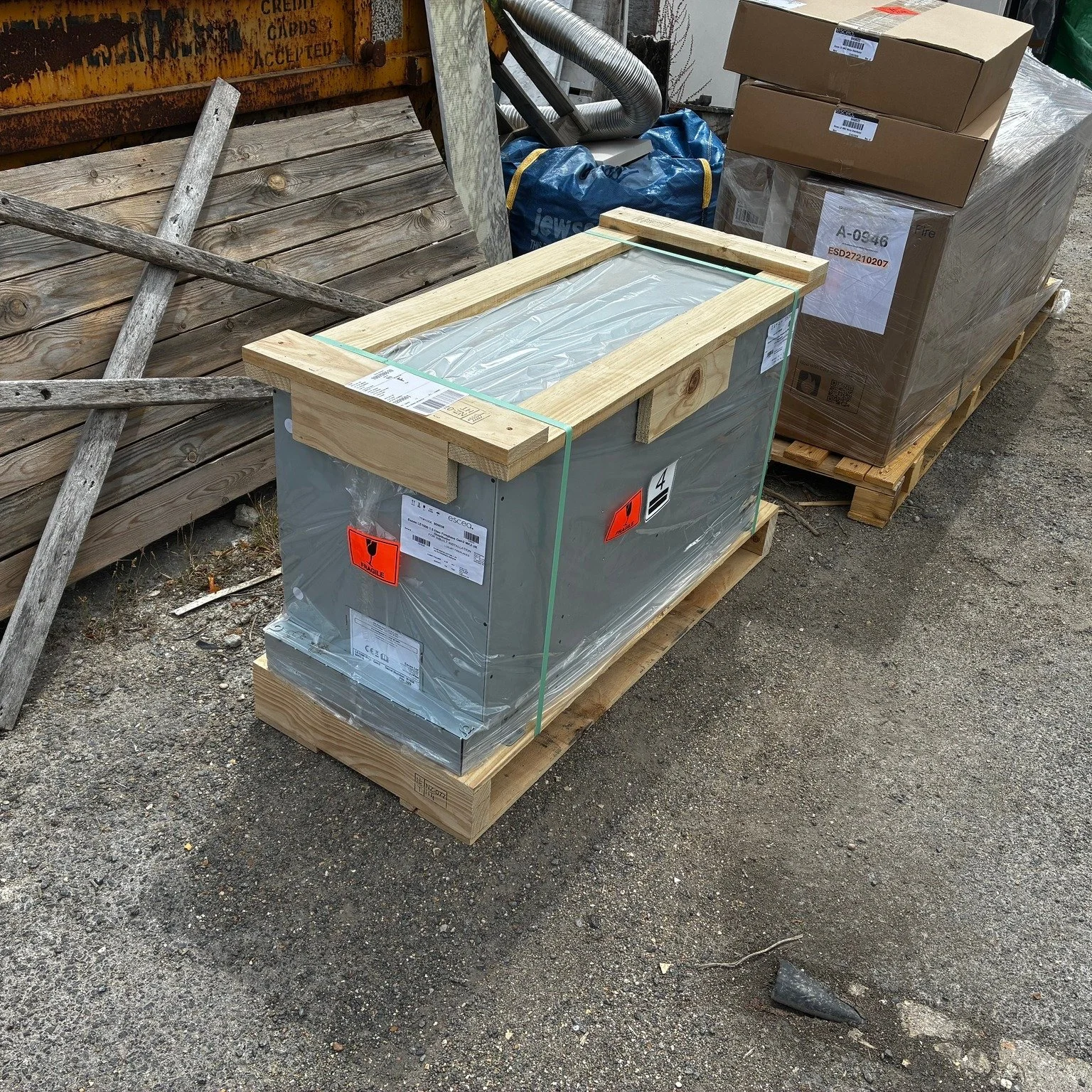 New delivery........

Working on something very special with our friends @escea_fireplacesuk .........

#fireplacemaker ⛏ #fireplace 🔥#newdisplay #GoElectric⚡⚡ ⚡#interiors