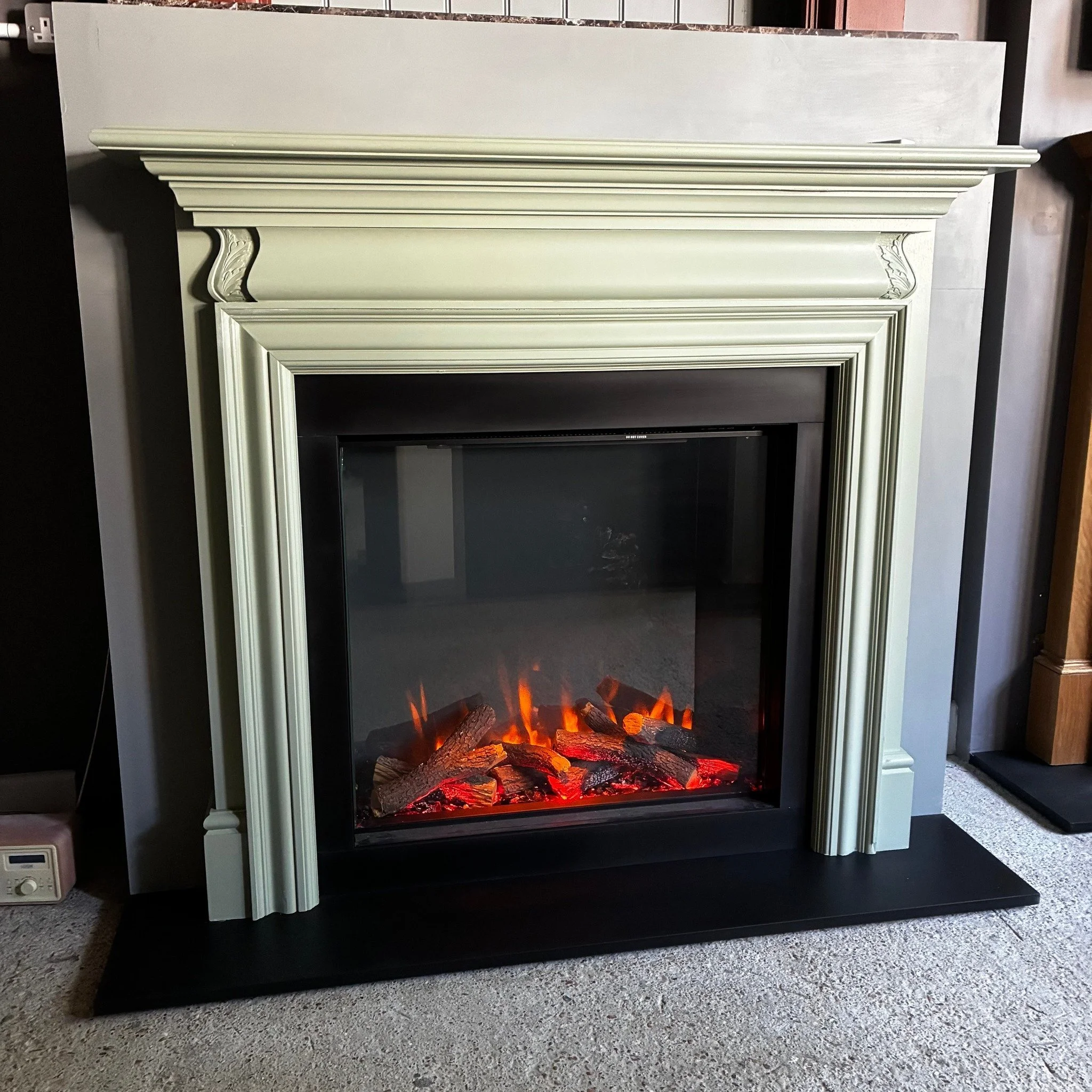 Are friends electric.....................

They are now. Here's our handcrafted Woollaton fireplace in timber with a hand-painted finish. Paired with a @charltonandjenrick iRange Deep i750 electric fire.........

#fireplacemaker🔥⛏ #fireplace #electr