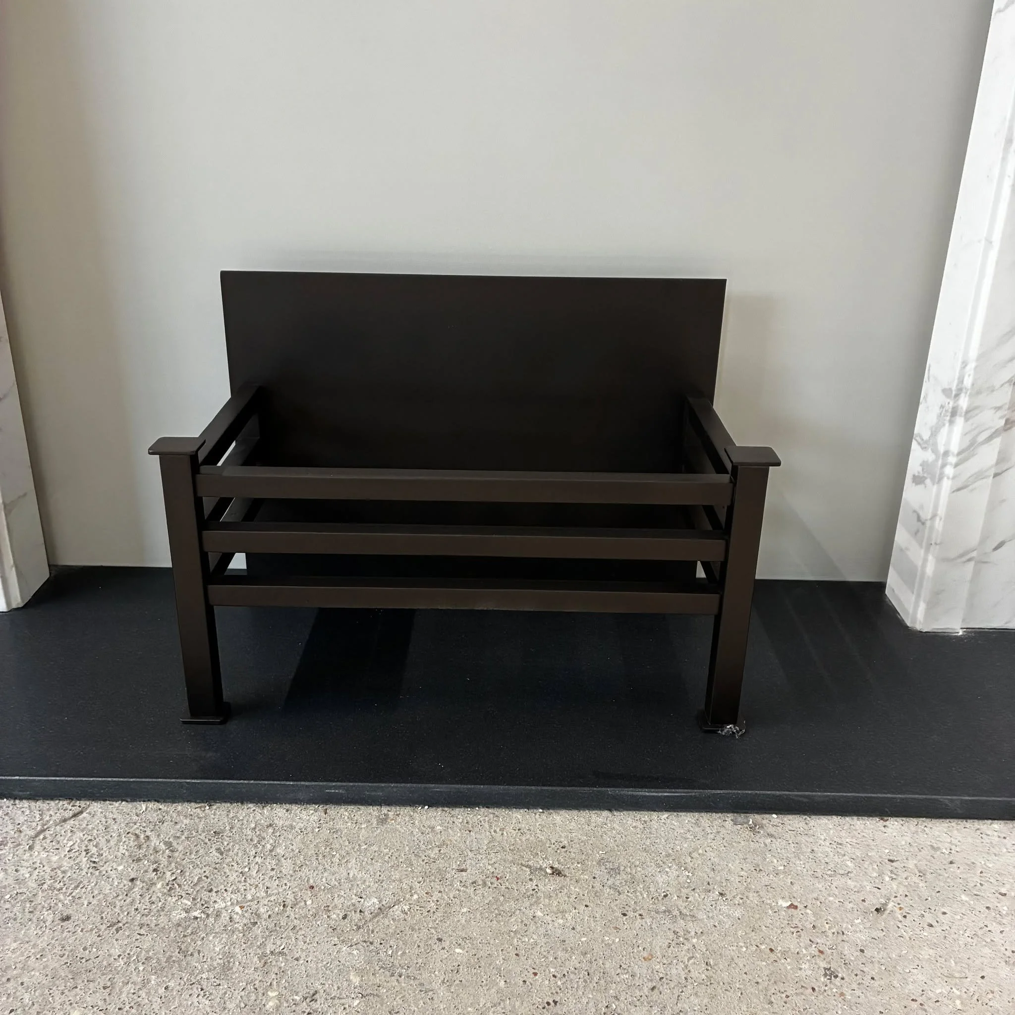 The new Bronze age............

Yes we've added a bit of bronze to our fire basket collection. Here's our London basket in the new colour. We love it..................... 

#firebasket🔥 #bronze #fireplace🔥 #fireplacemakerover #hearthandhome 🏠 #byt