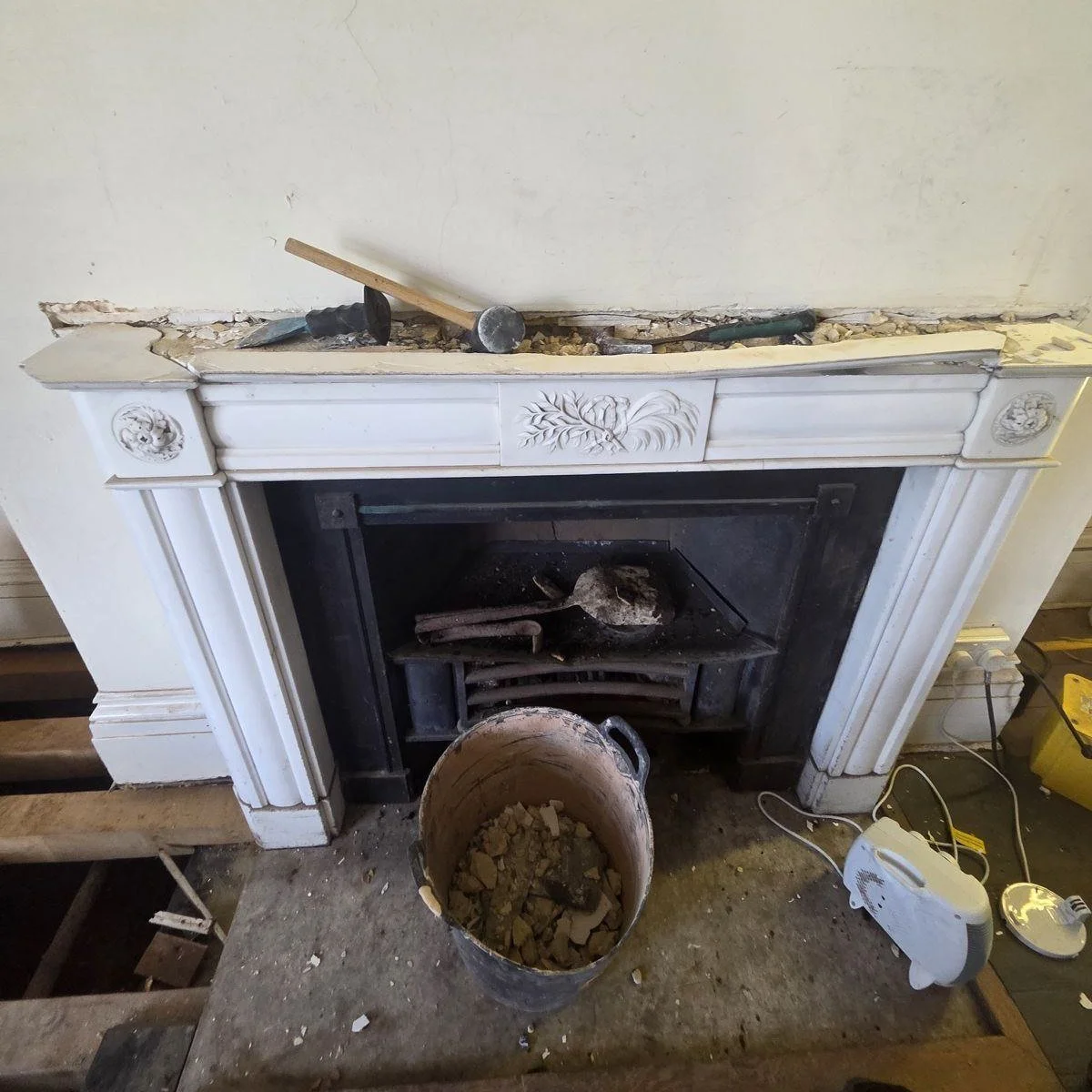 Can we fix it................

Yes we can. Antique marble fireplace that needs a little TLC..........

#antiquefireplace #fireplace🔥 #fireplacerepair #fireplacerestoration