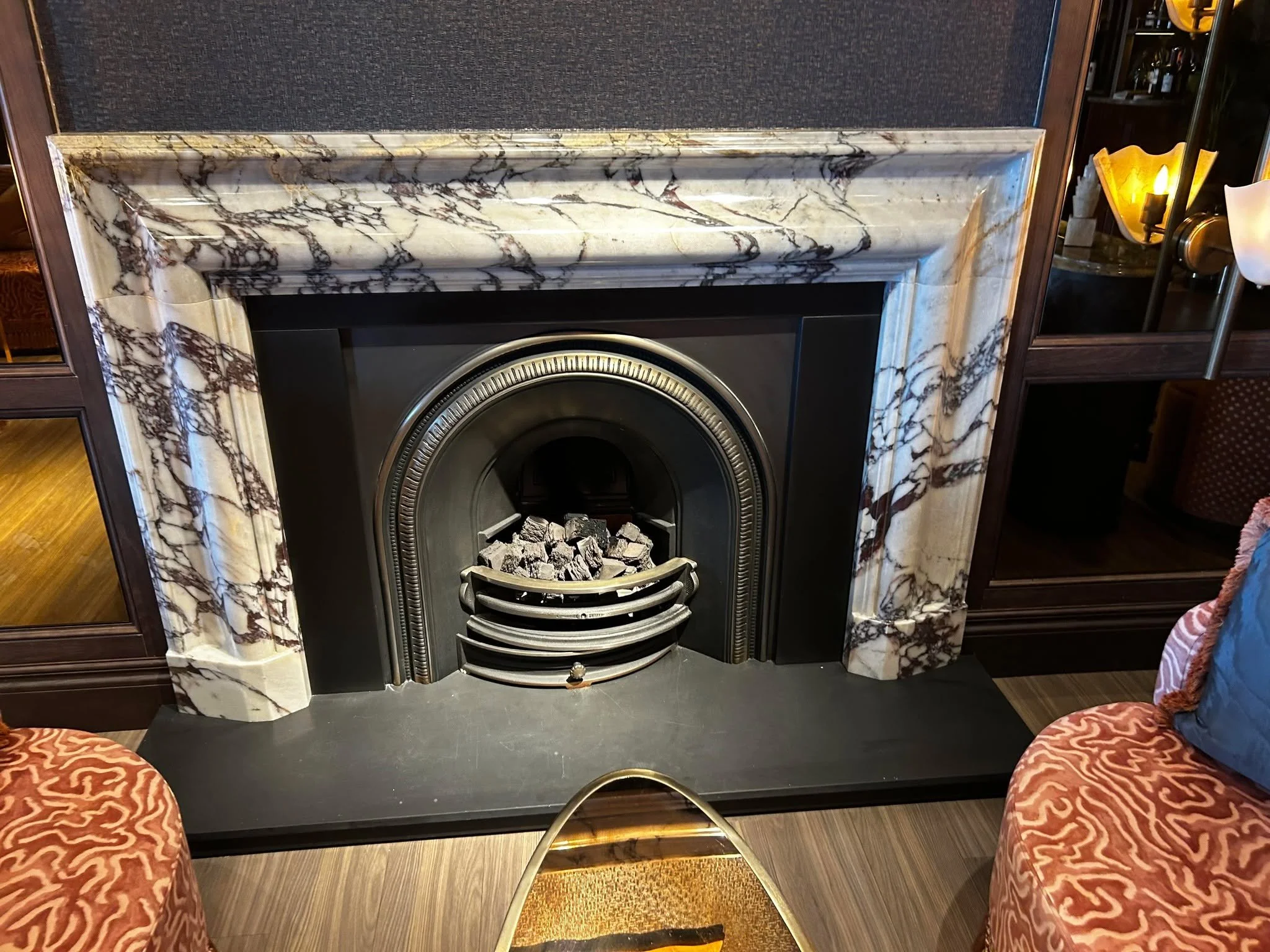 We love a bit of Viola.........

Calacatta Viola seems to be getting more and more popular. Here's one of our Bolection Fireplaces installed in a high end project by the fantastic team @gibsonandgooldayr. If you would like something similar, visit th